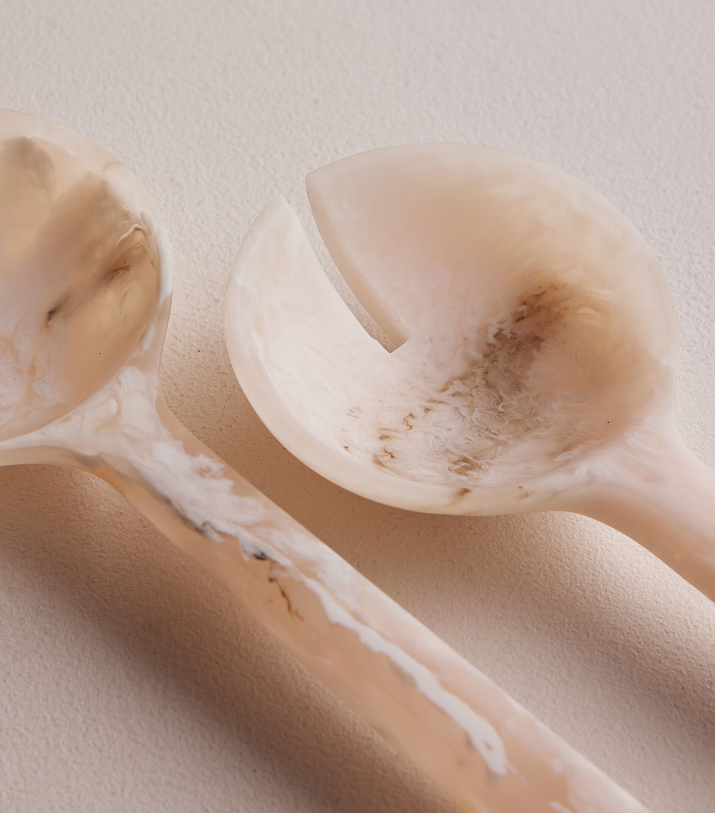 Soho Home Resin Henrietta Salad Spoon Set White Image 2