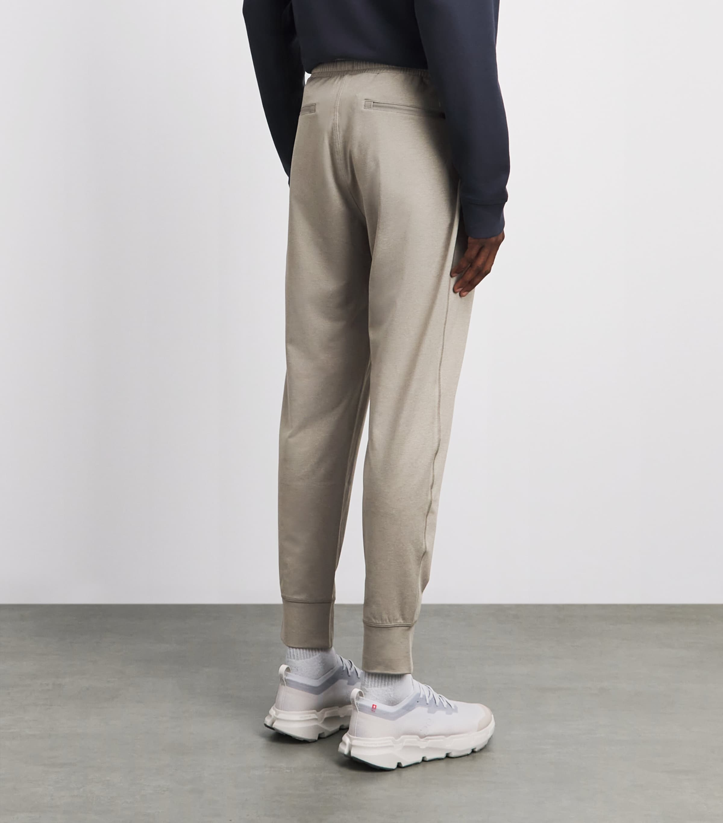 VUORI Mens Sunday Performance Sweatpants Tih Biscotti He Image 5