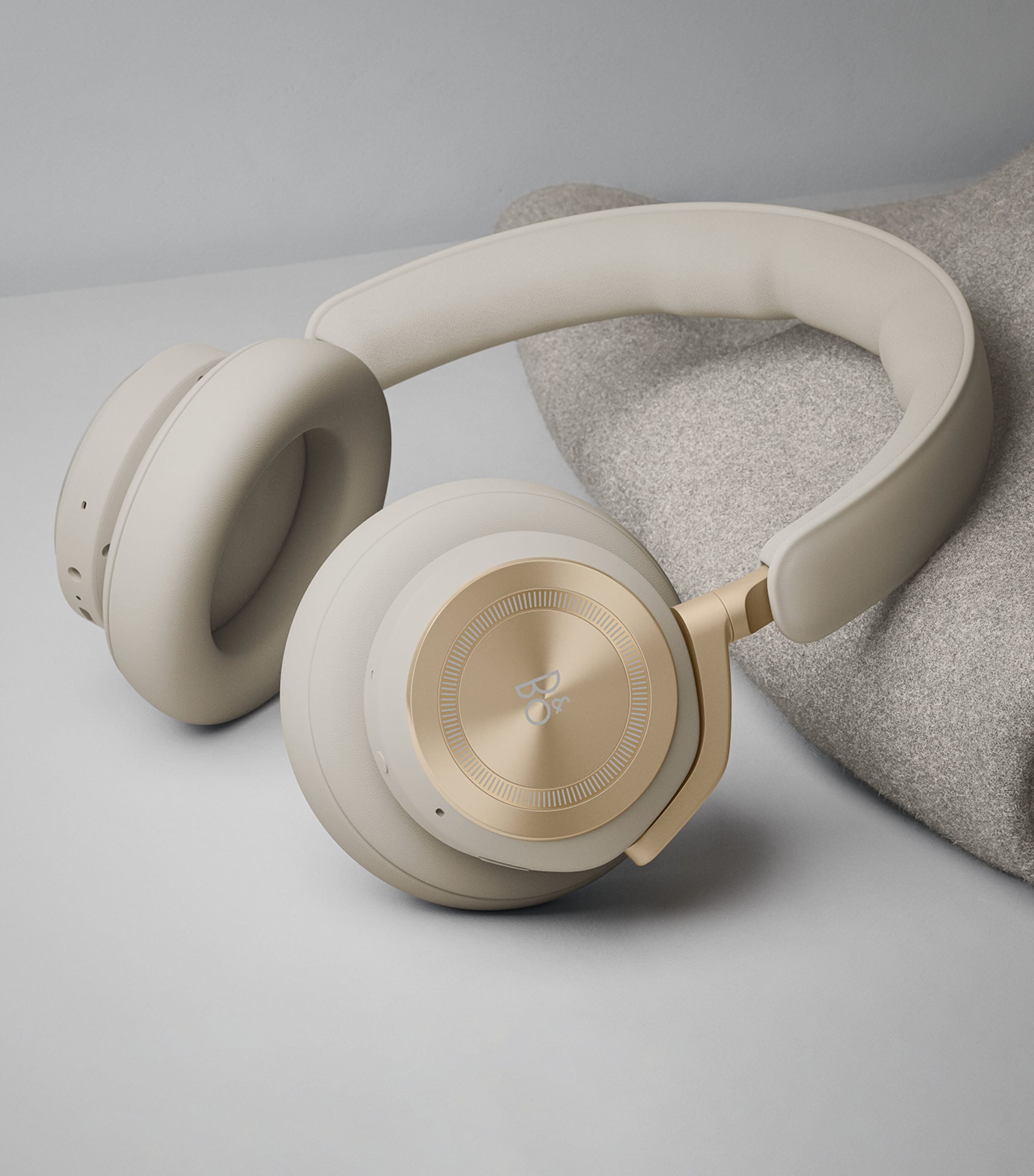 新商品級!! Bang & Olufsen Beoplay HXゴールド Bang & Olufsen Gold Beoplay HX Over-Ear Headphones | Harrods US