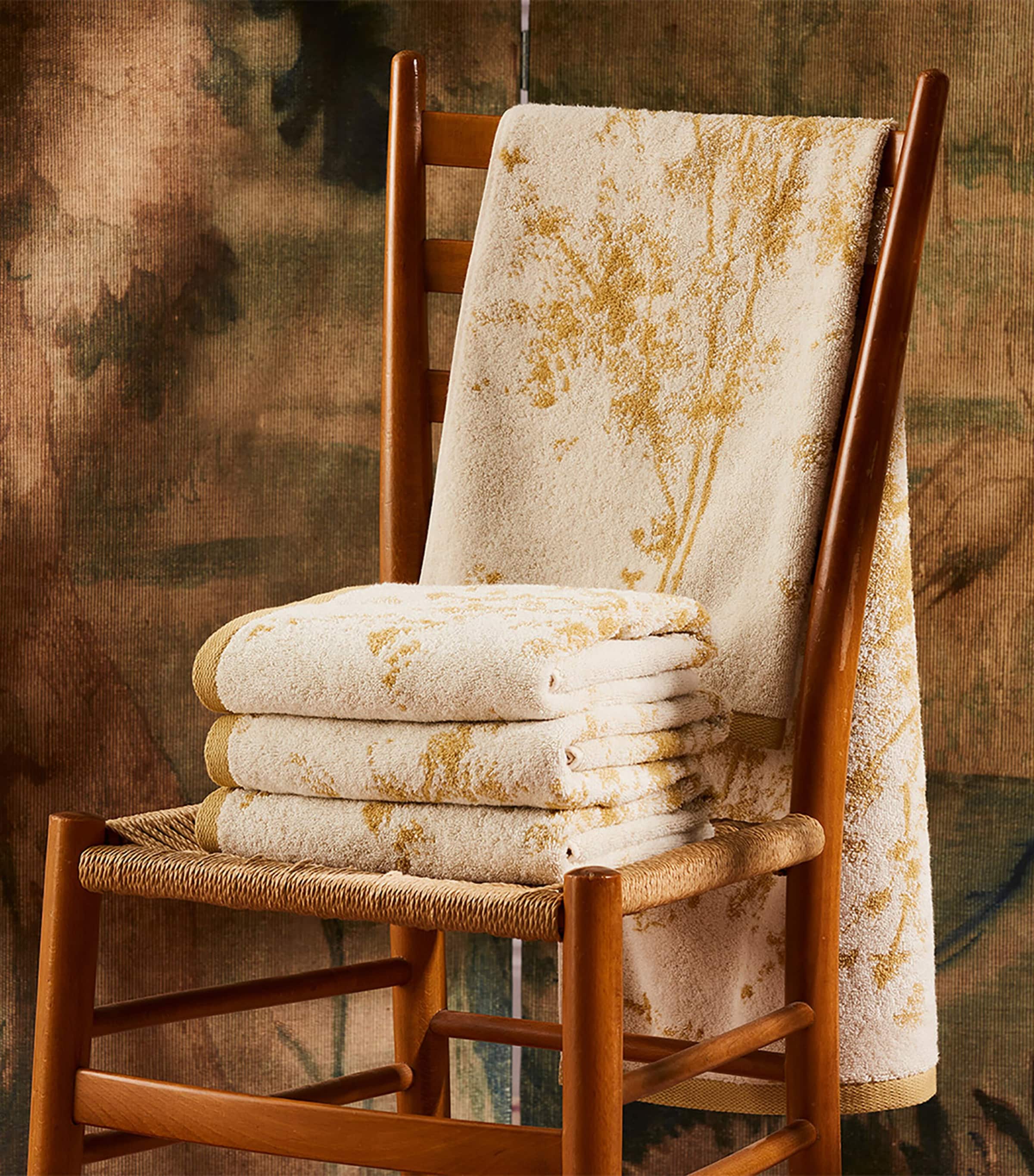 Legende Guest Towel (42cm x 70cm) MULTICOLOURED Image 3