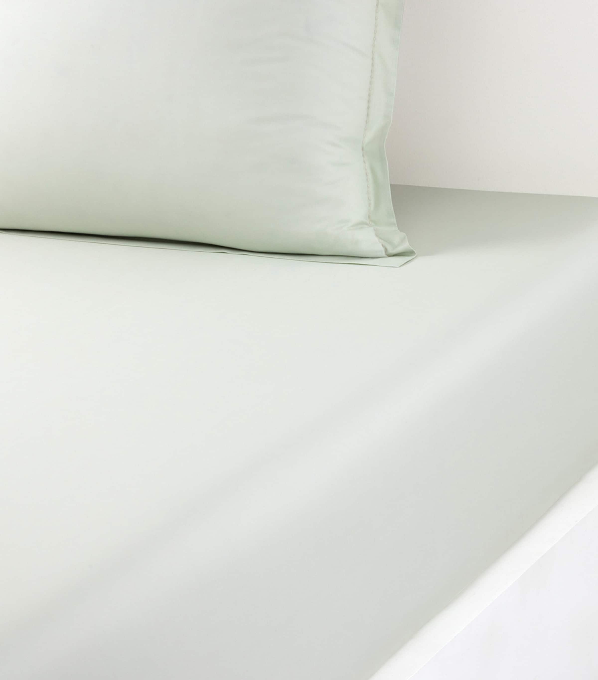 Yves Delorme Batiste Amande Double Fitted Sheet (140cm x 200cm) Amande Image 2