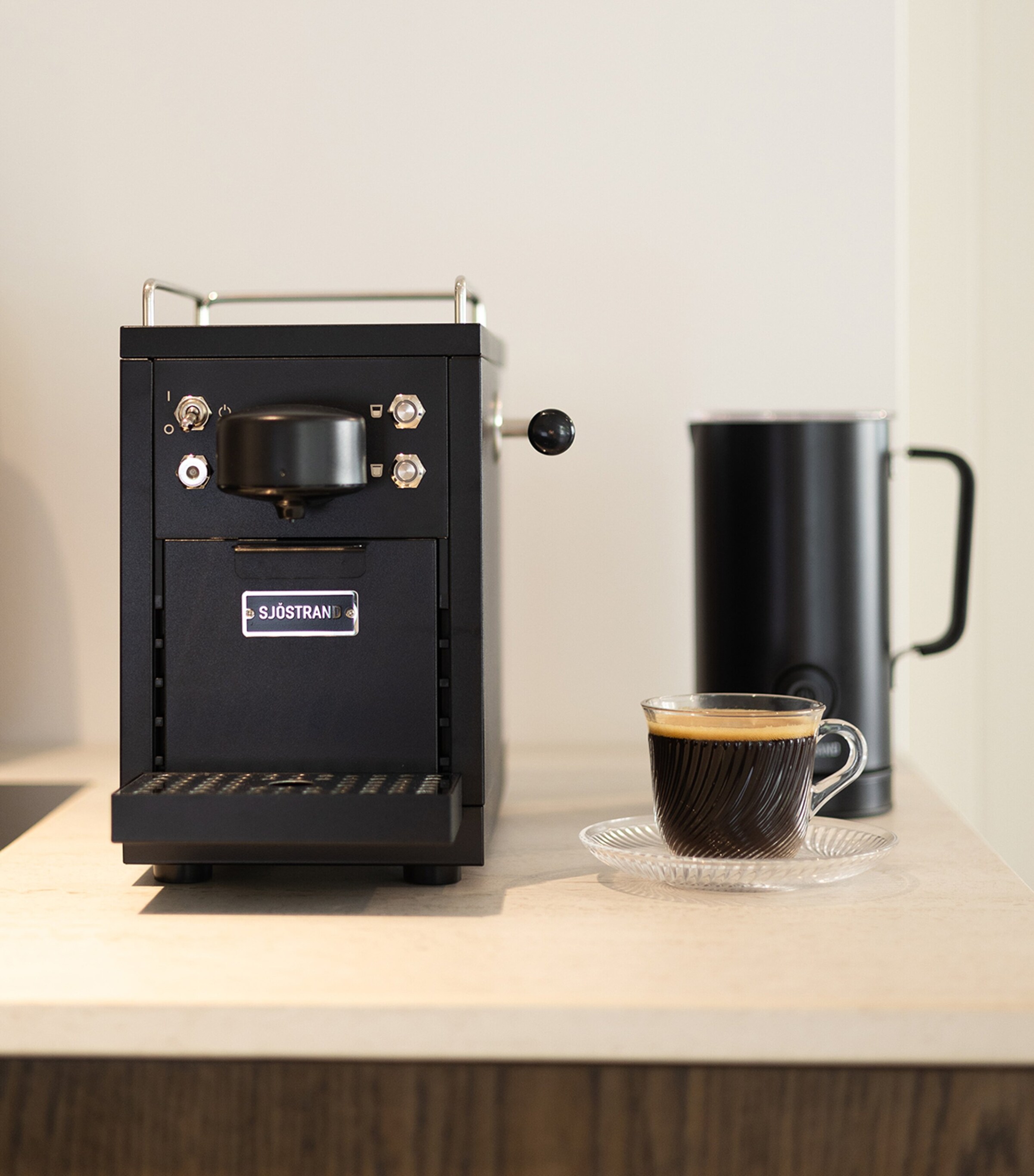 The Original Capsule Coffee Machine BLACK Image 4