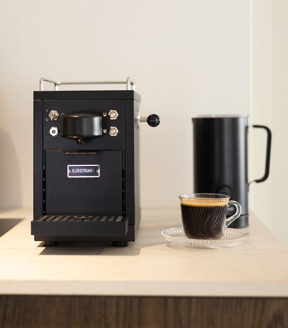 The Original Capsule Coffee Machine BLACK Image 4