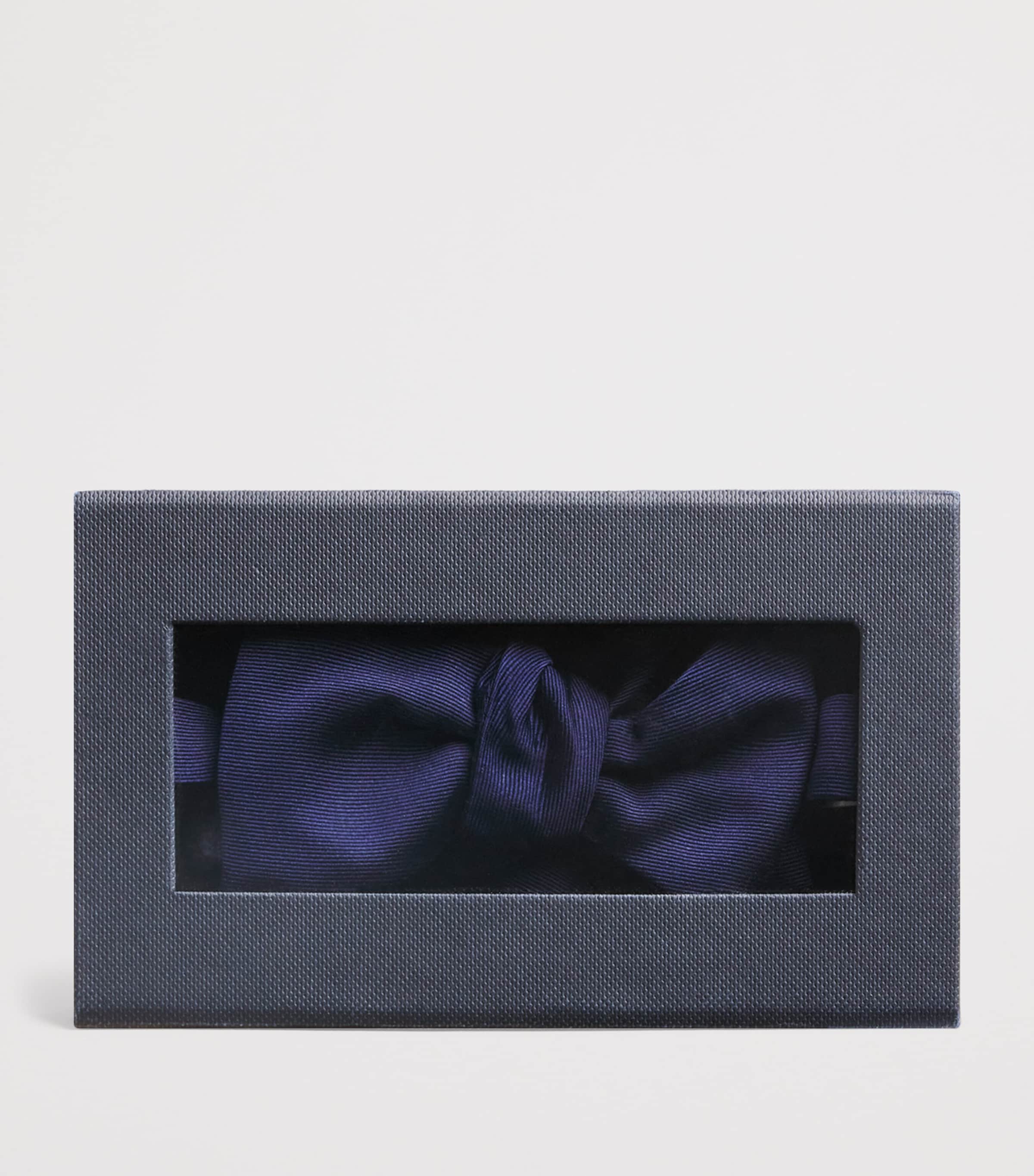 Silk Pre-Tied Bowtie 28-NVY Image 3