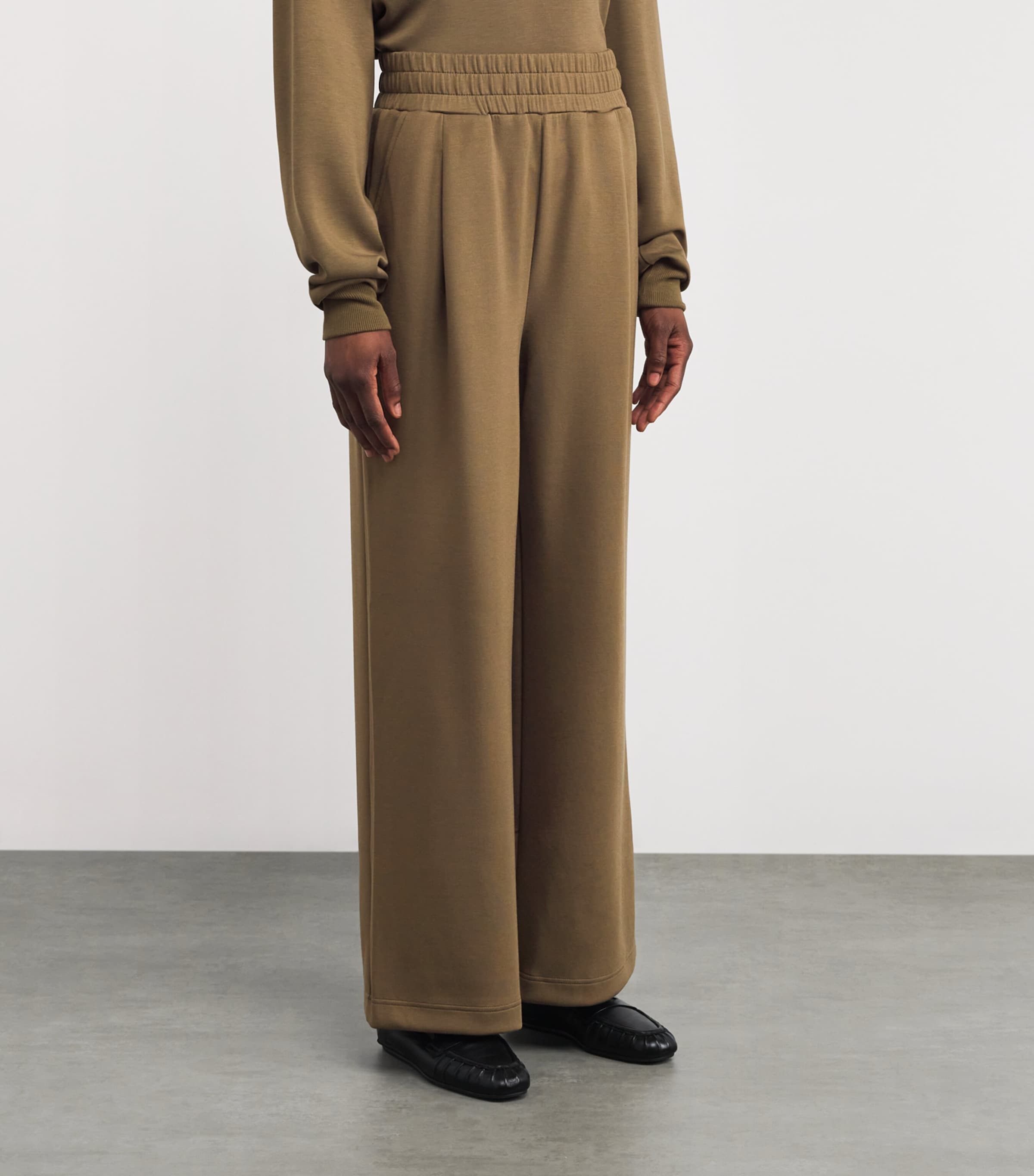 The Extra Wide Leg Trousers MILITARY OLIVE Image 3