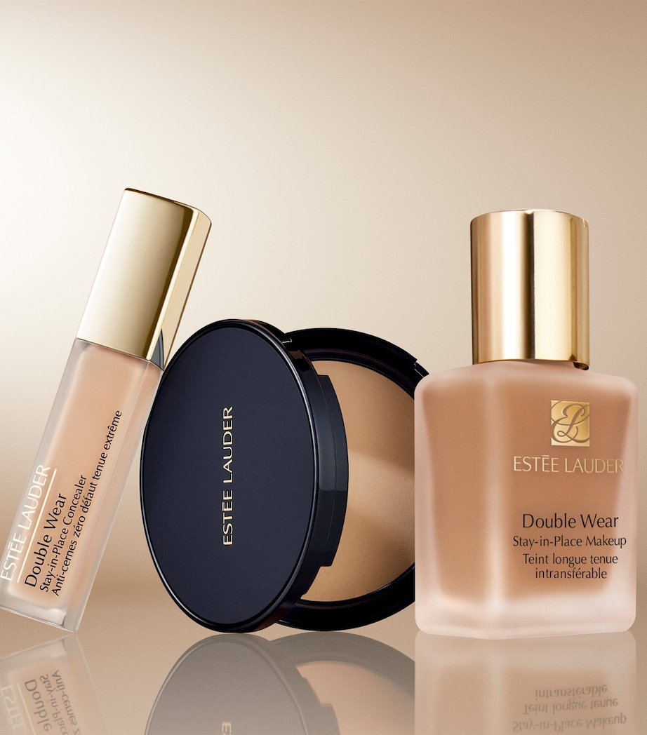 Double Wear Stay-In-Place Matte Powder Foundation LIGHT MEDIUM Image 4