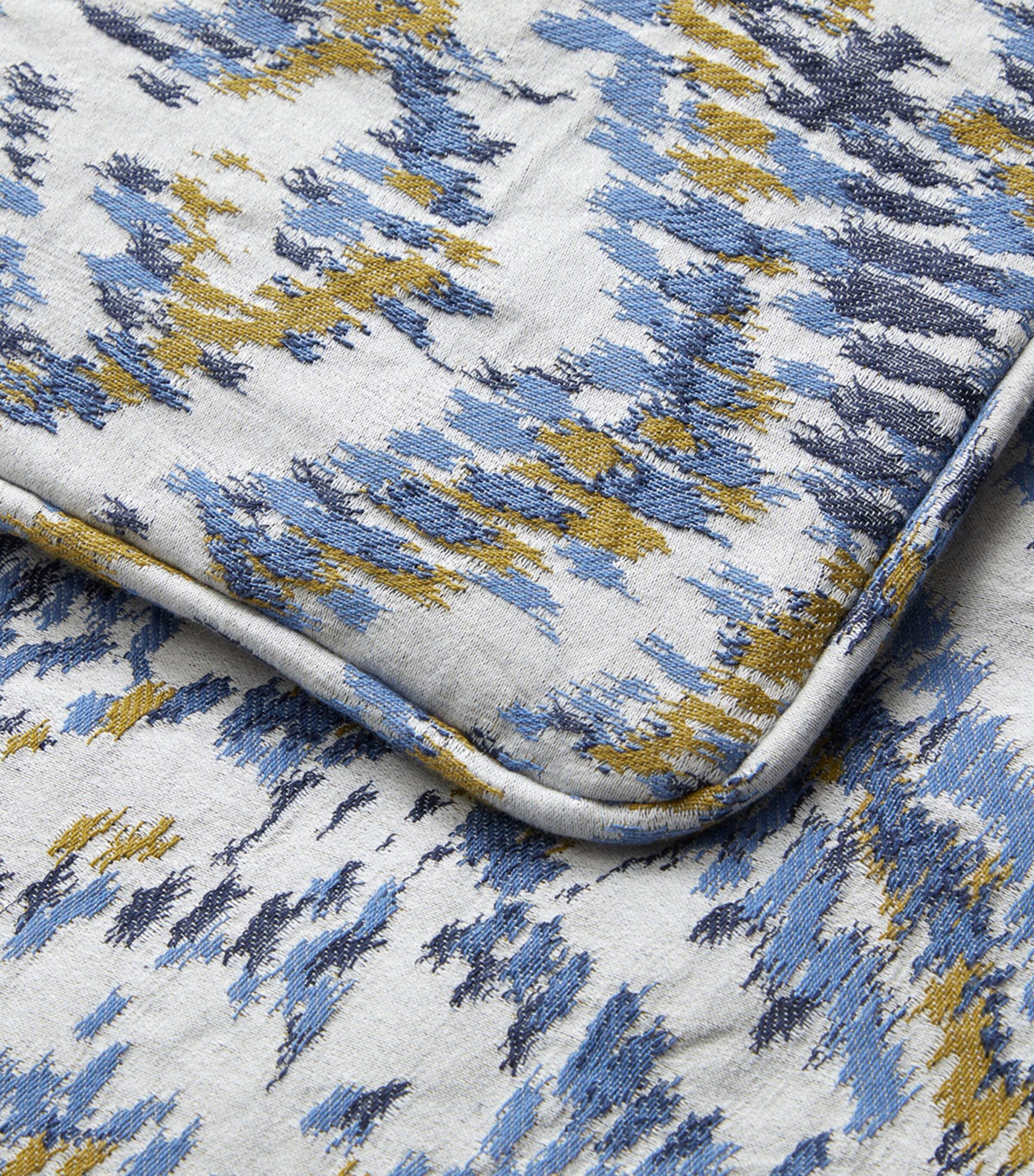 Yves Delorme Écumes Bed Runner (80cm x 220cm) Multicoloured Image 2