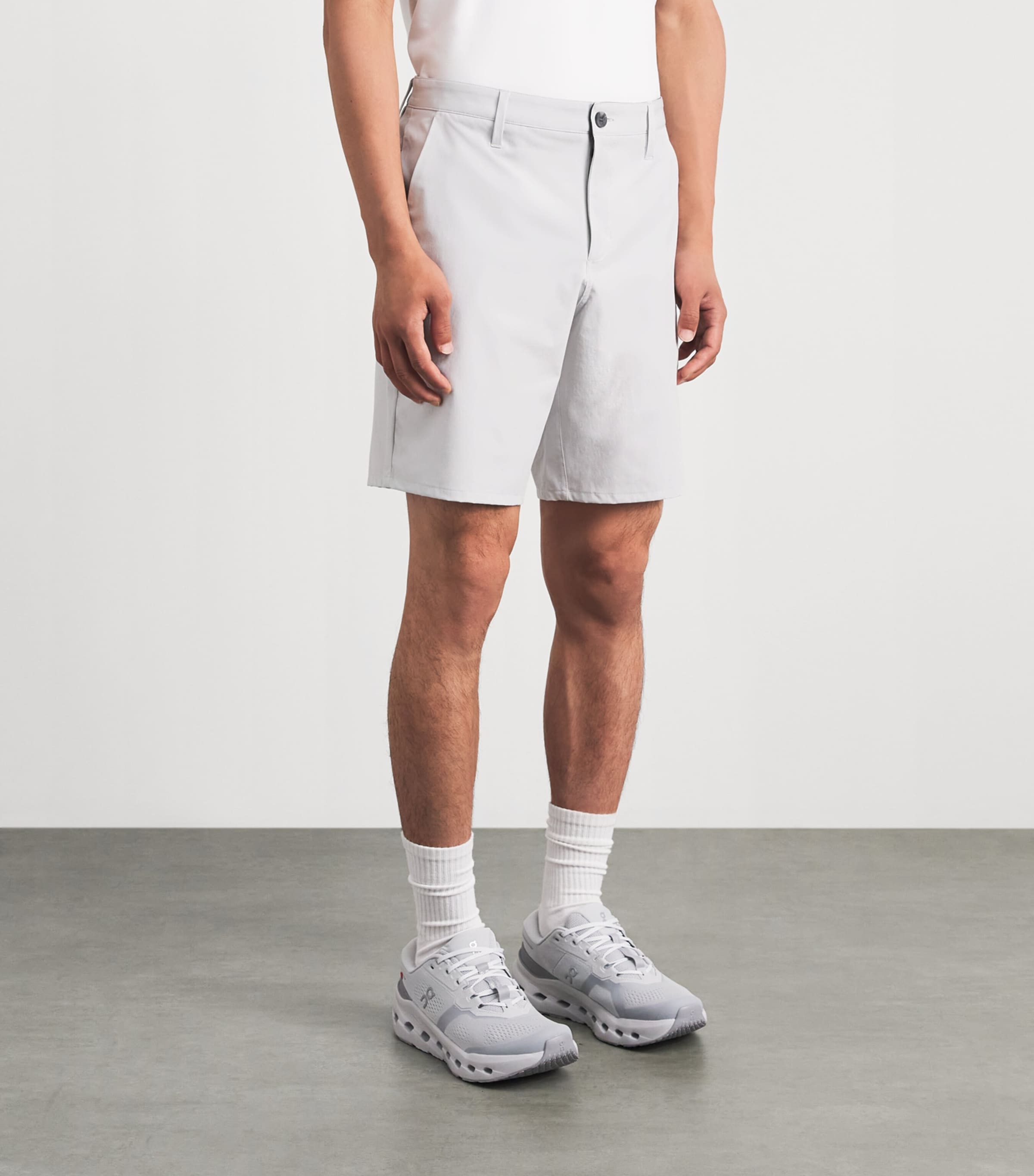 VUORI Mens 8’’ Aim Shorts Sll Salt Linen Image 4