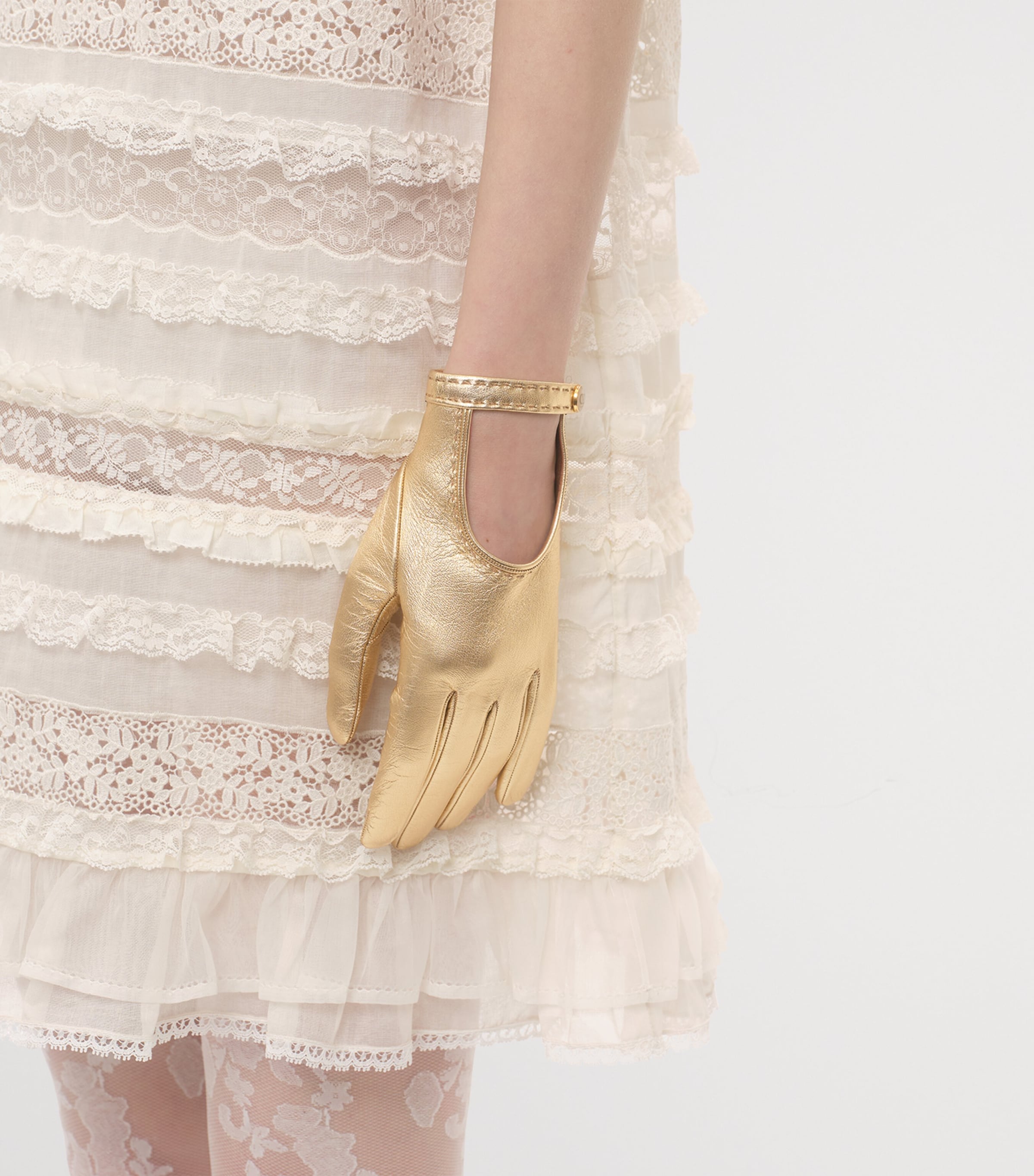 Leather VLogo Signature Driver Gloves AKU Image 2