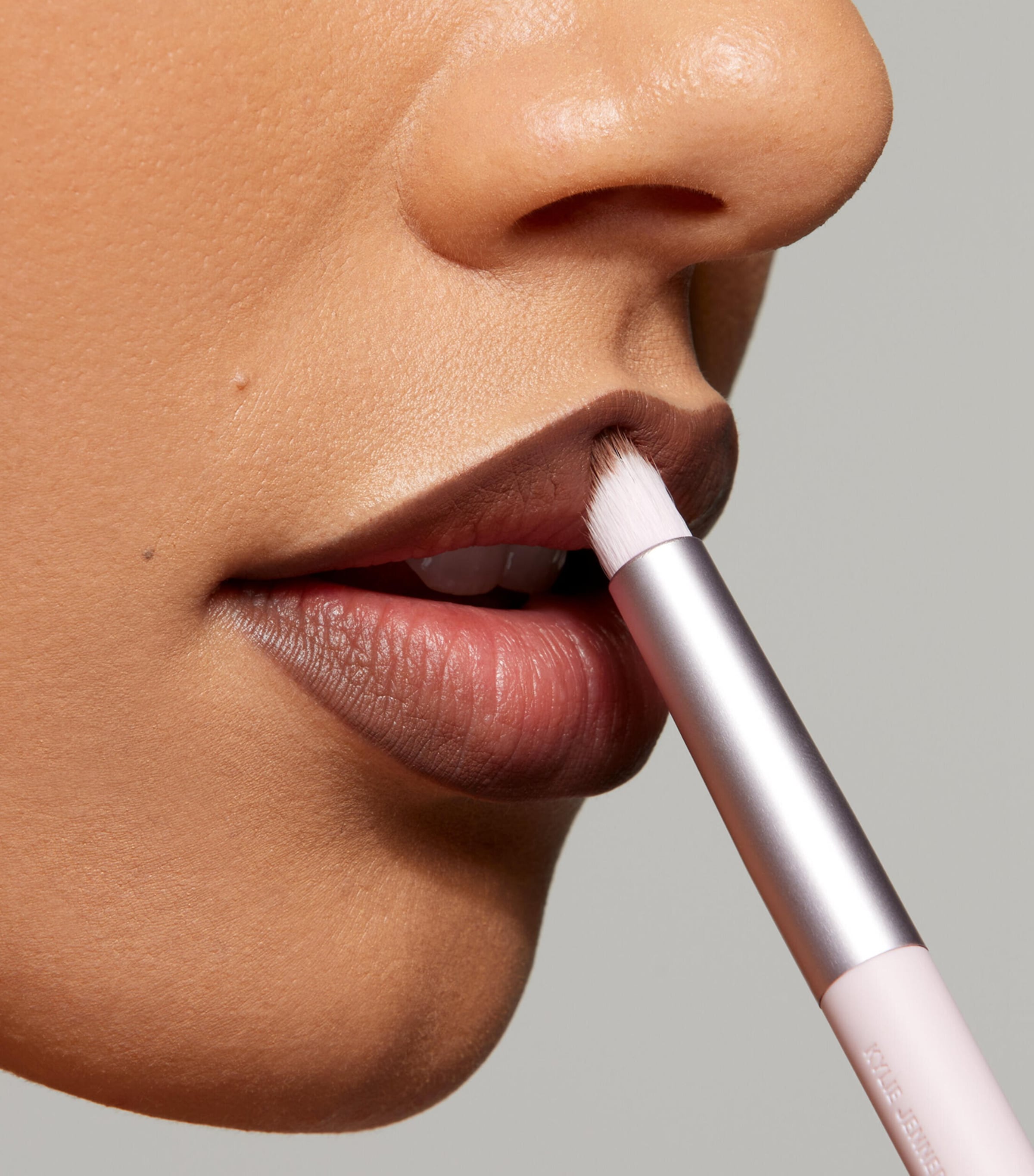 Kylie Cosmetics Lip Sculpt & Diffuse Brush Image 5