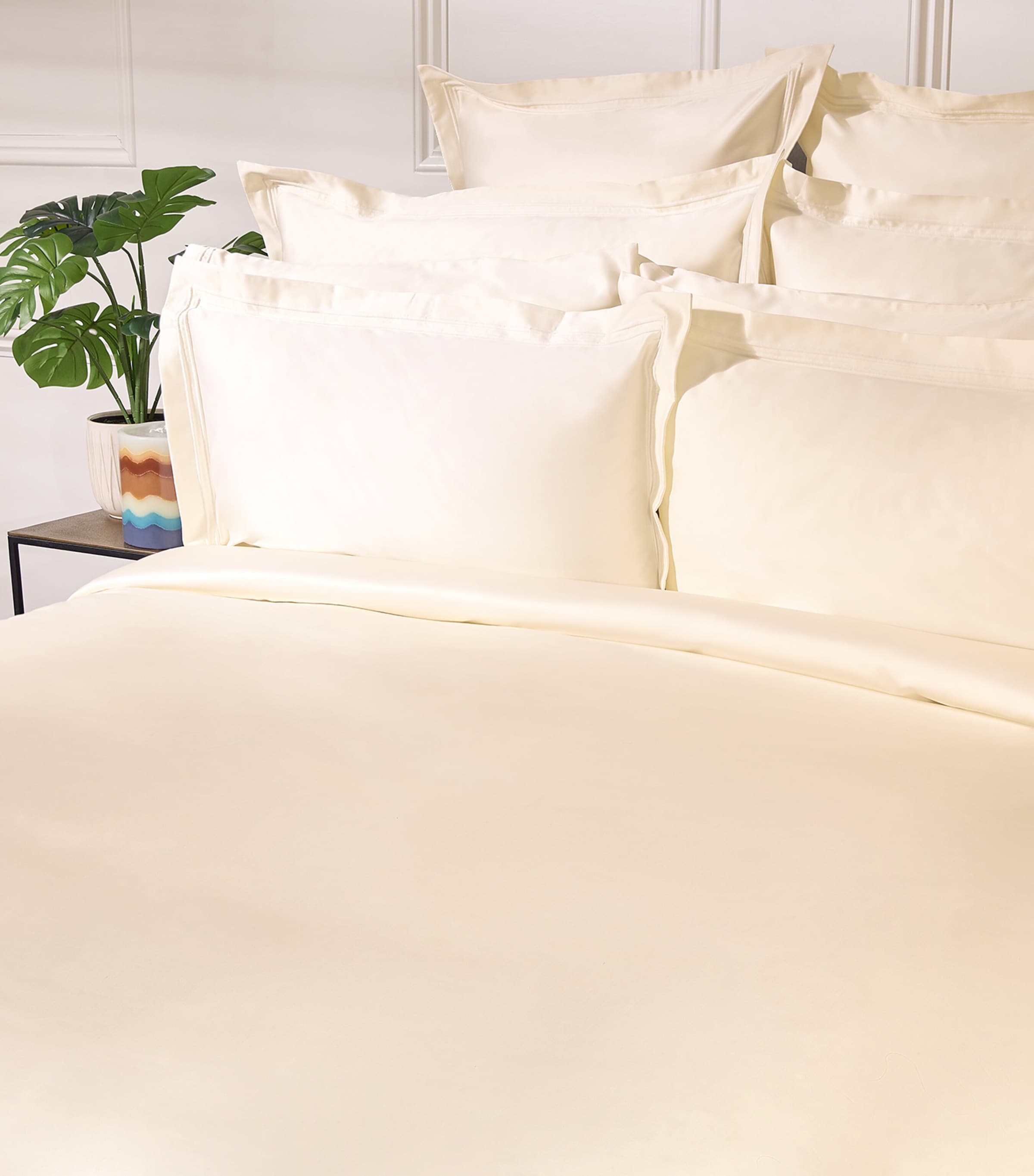 Harrods of London Richmond Emperor Flat Sheet (355cm x 295cm) Ivory Image 3