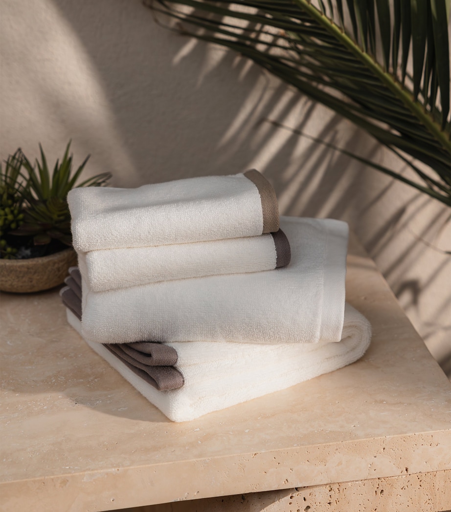 Organic Cotton Vesta Bath Towel (142cm x 76cm) WHITE/ROASTED ALMOND Image 2