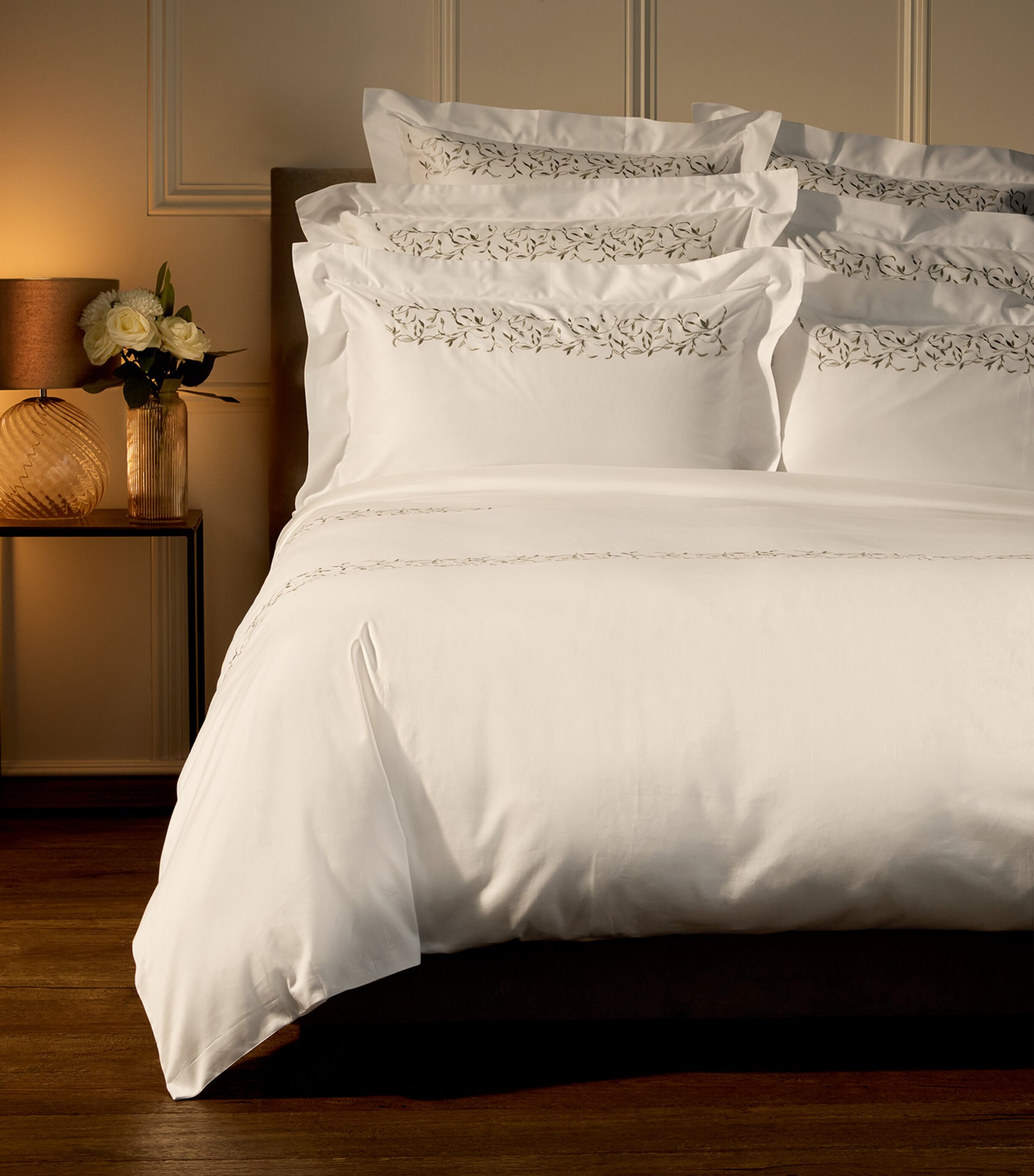 Harrods of London Tresco Embroidered Super King Duvet Cover Set (260cm x 220cm) White/sage Image 7