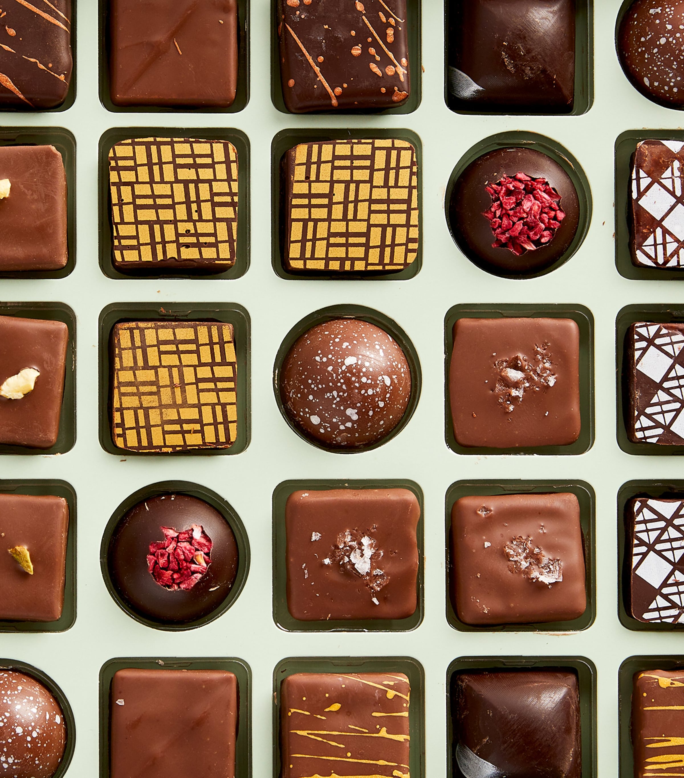 Harrods 25-Piece Classic Chocolate Collection (250g