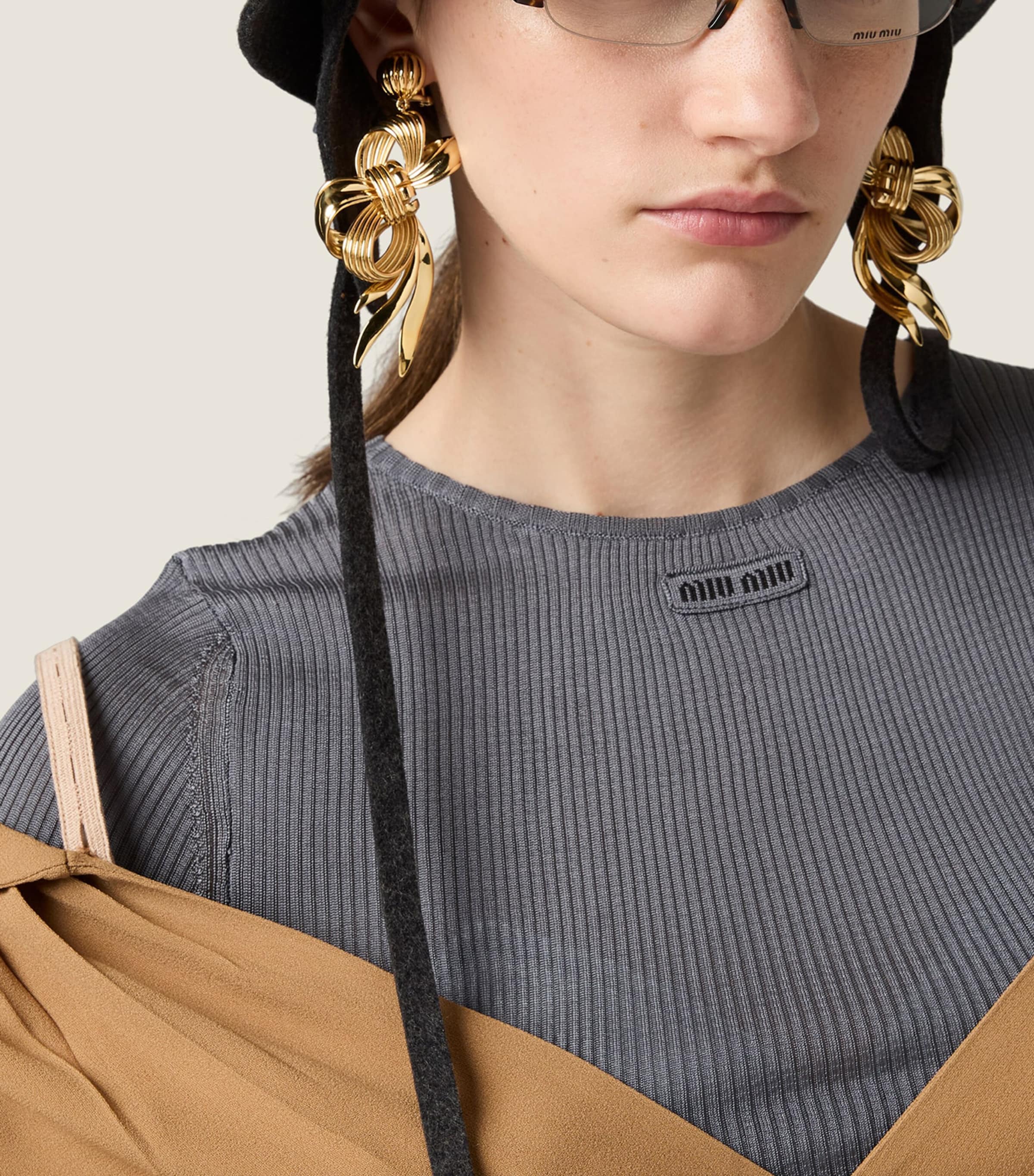 Sablé V-Neck Dress F0040 Image 4