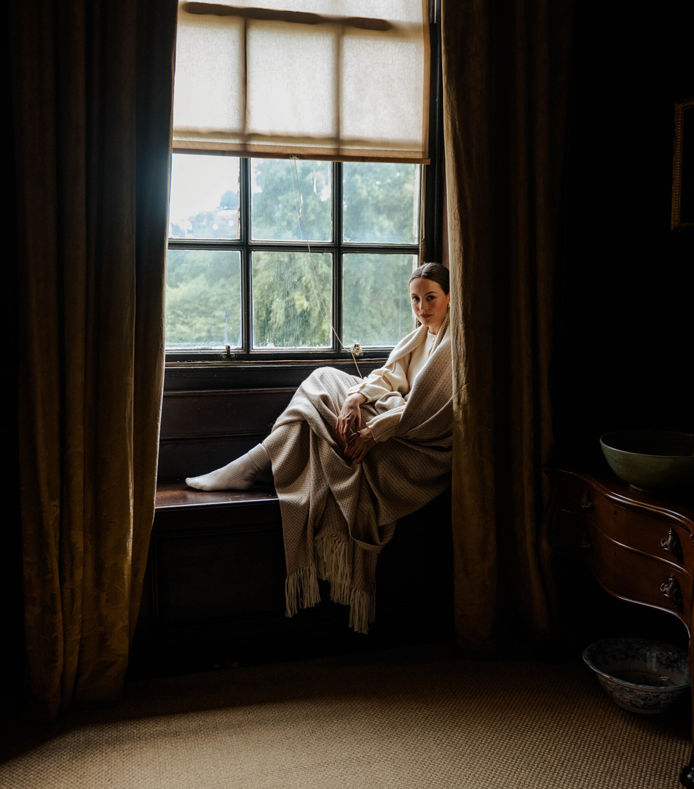 Araminta Campbell Alpaca-Blend Woodland Inkcap Throw (150cm x 230cm) Caramel Image 5