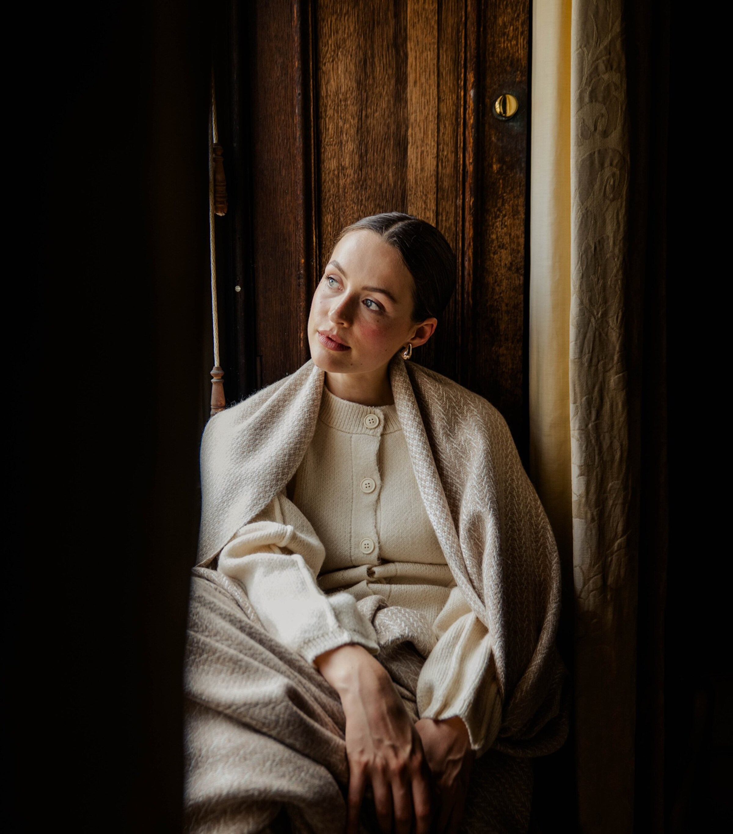 Araminta Campbell Alpaca-Blend Woodland Inkcap Throw (150cm x 230cm) Caramel Image 8