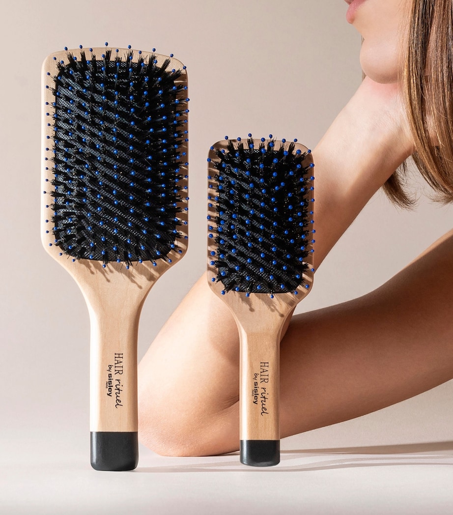 The Pocket Brush Radiance and Softness NO COLOUR Image 4