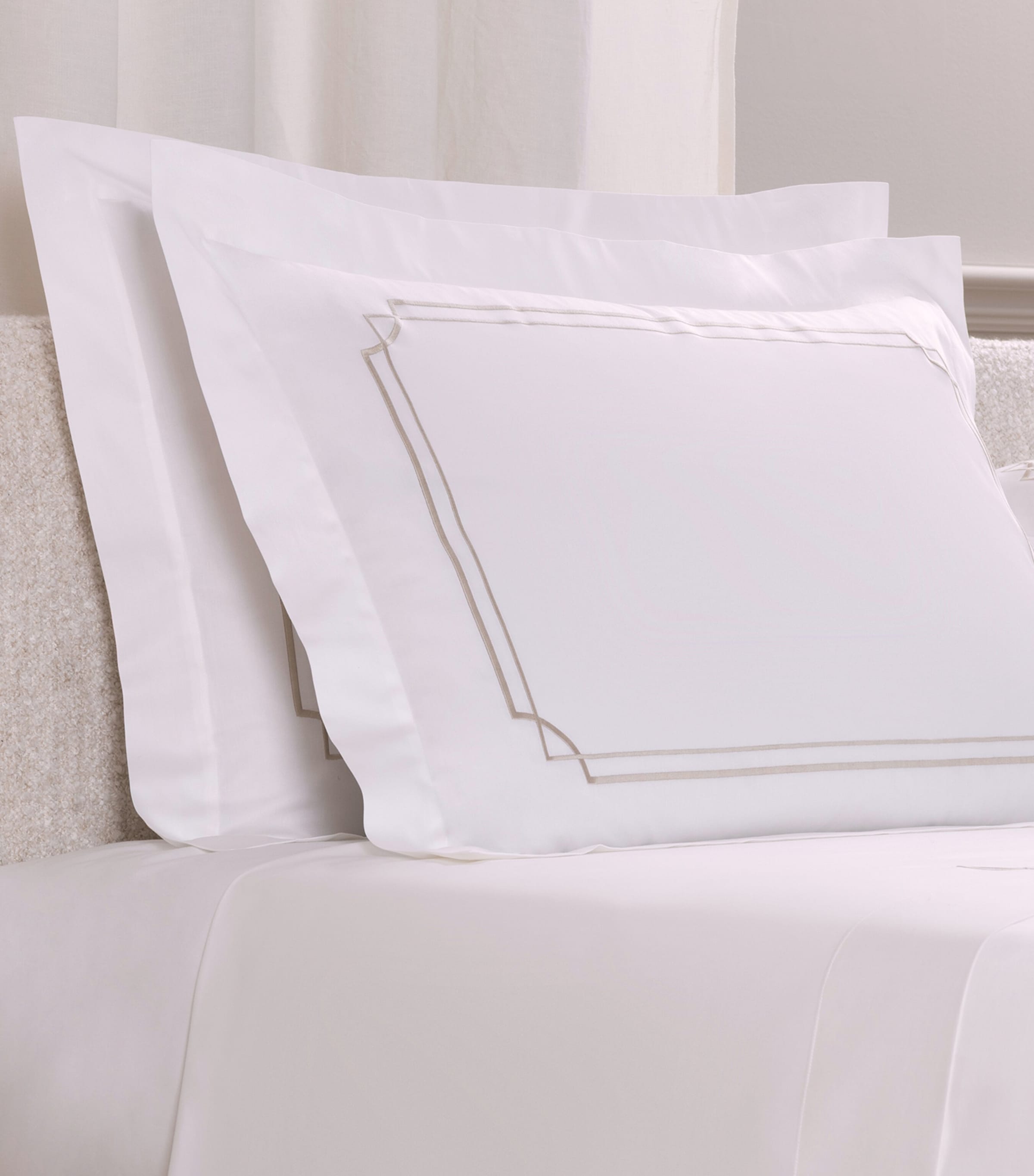 Frette Cotton Layering Embroidery Oxford Pillowcase (51cm x 71cm) Milk/savage B Image 3