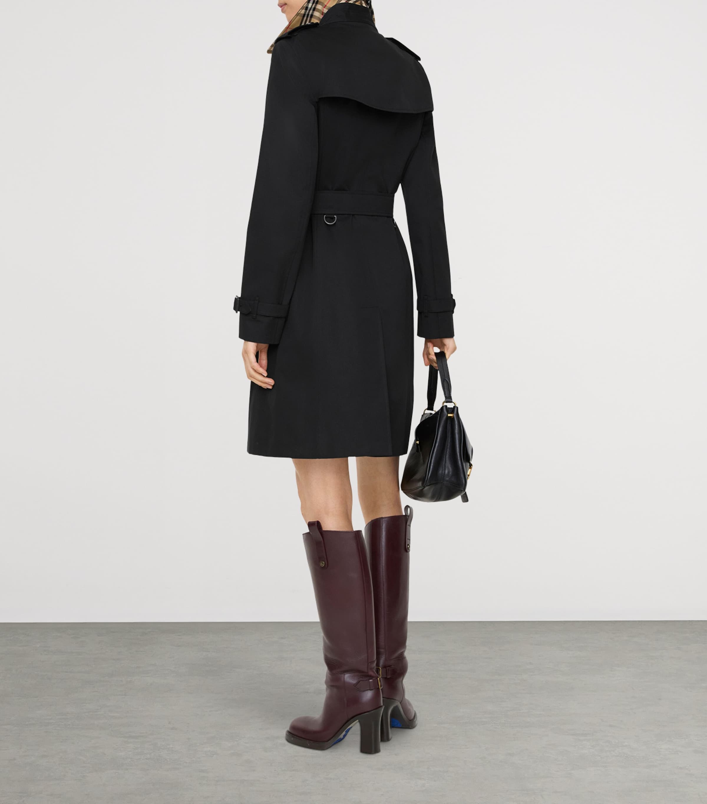 Burberry Black Gabardine Chelsea Heritage Trench Coat | Harrods AE