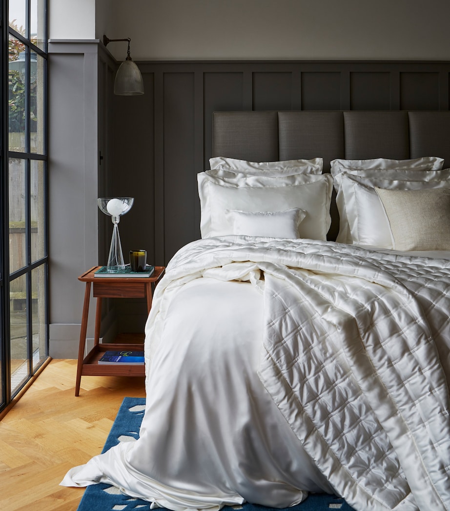 Silk Square Pillowcase (65cm x 65cm) IVORY Image 3