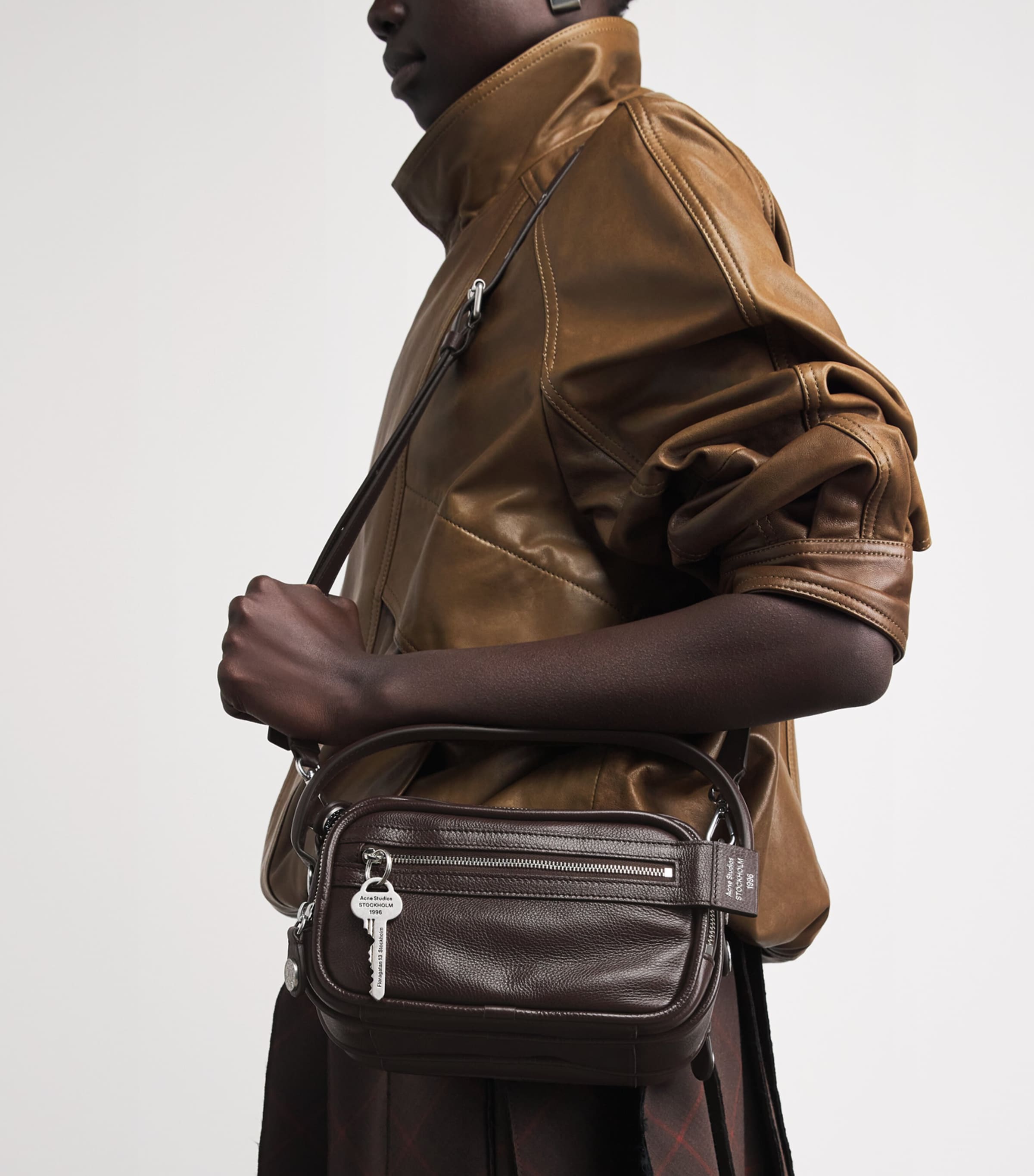 Acne Studios Leather Camero Kit Cross-Body Bag Adn Chocolate Brown Image 4