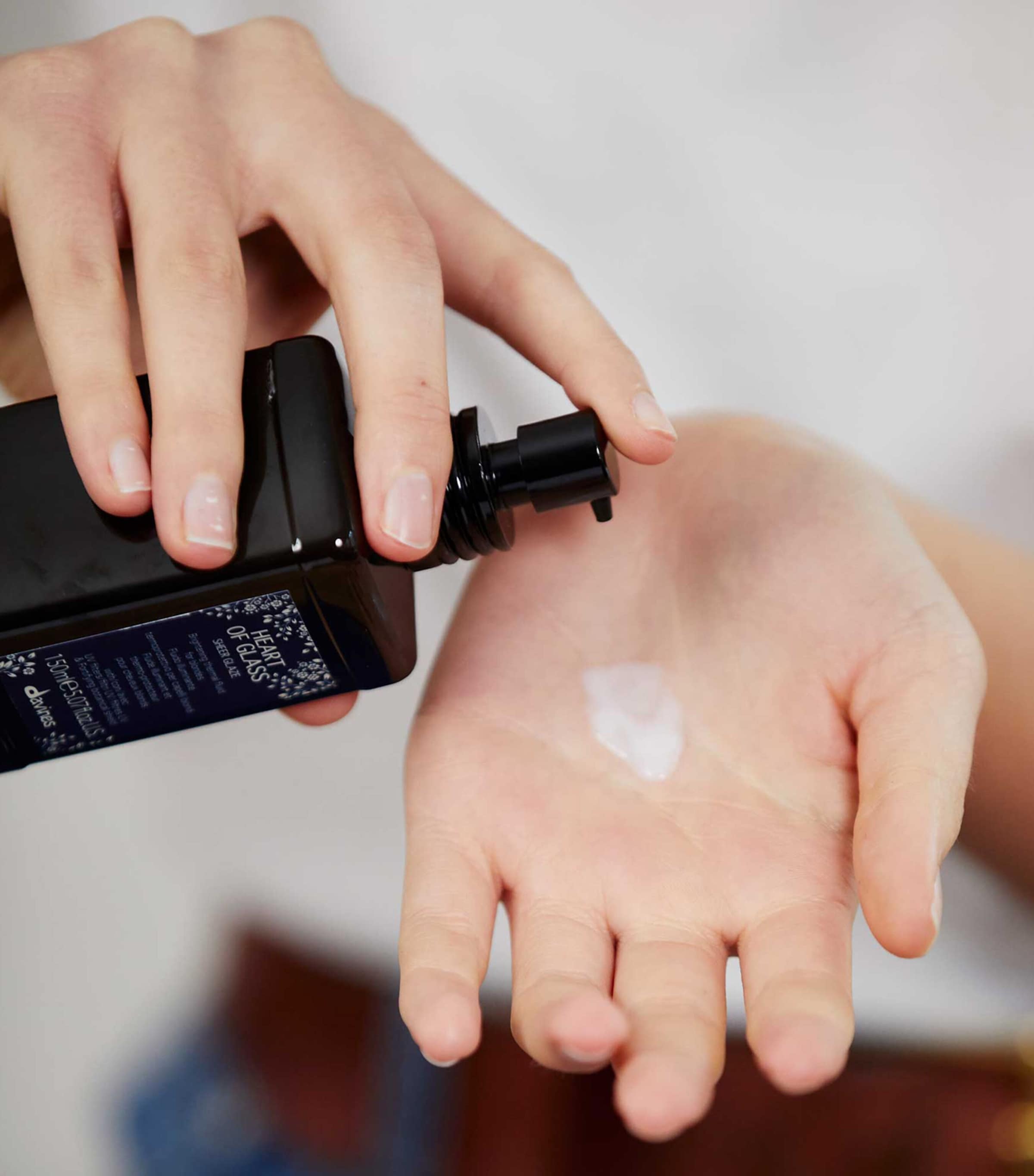 Heart of Glass Sheer Glaze Fluid (150ml) NO COLOUR Image 2