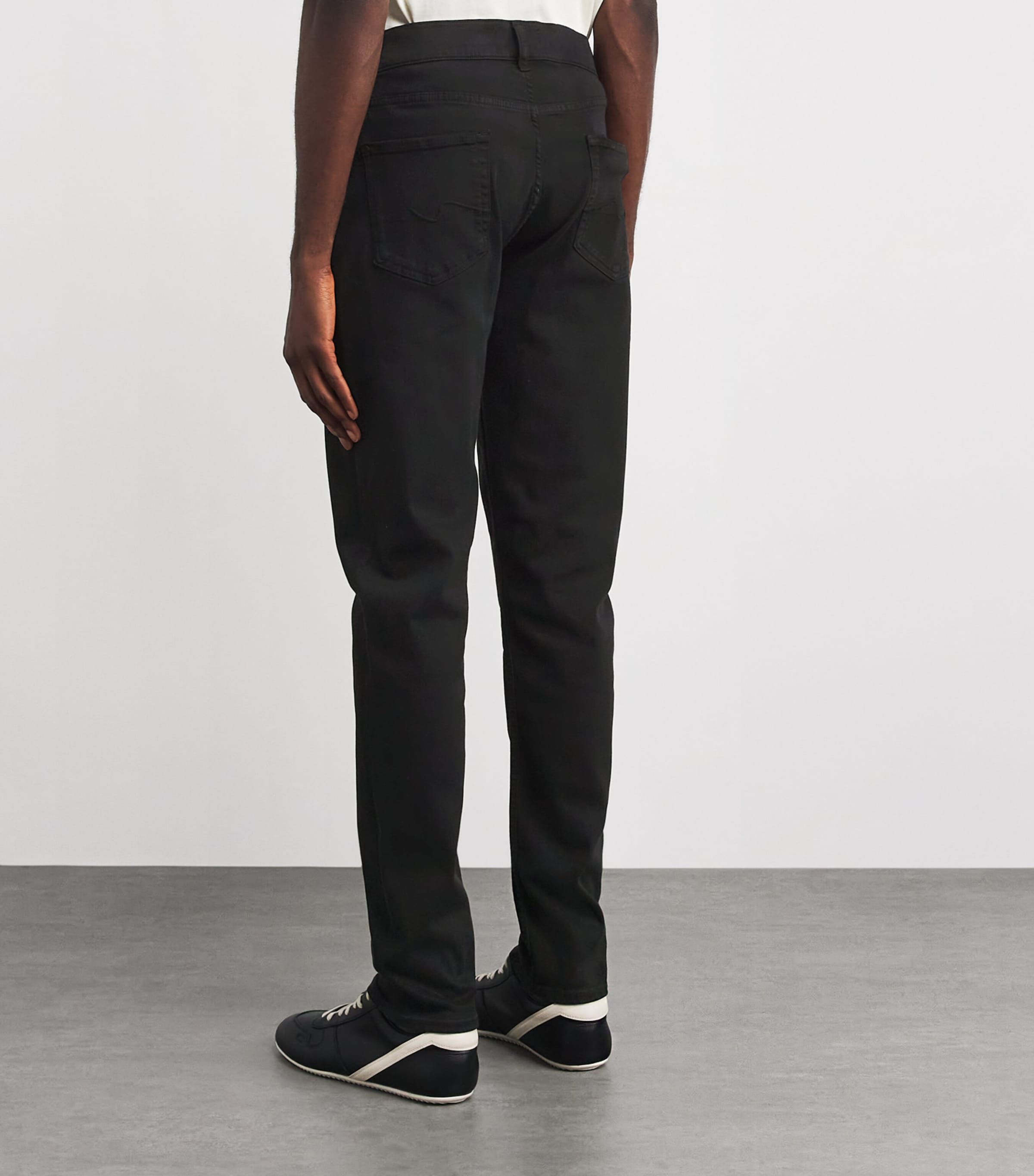 Slimmy Tapered Lux Performance Plus Jeans BLACK Image 4