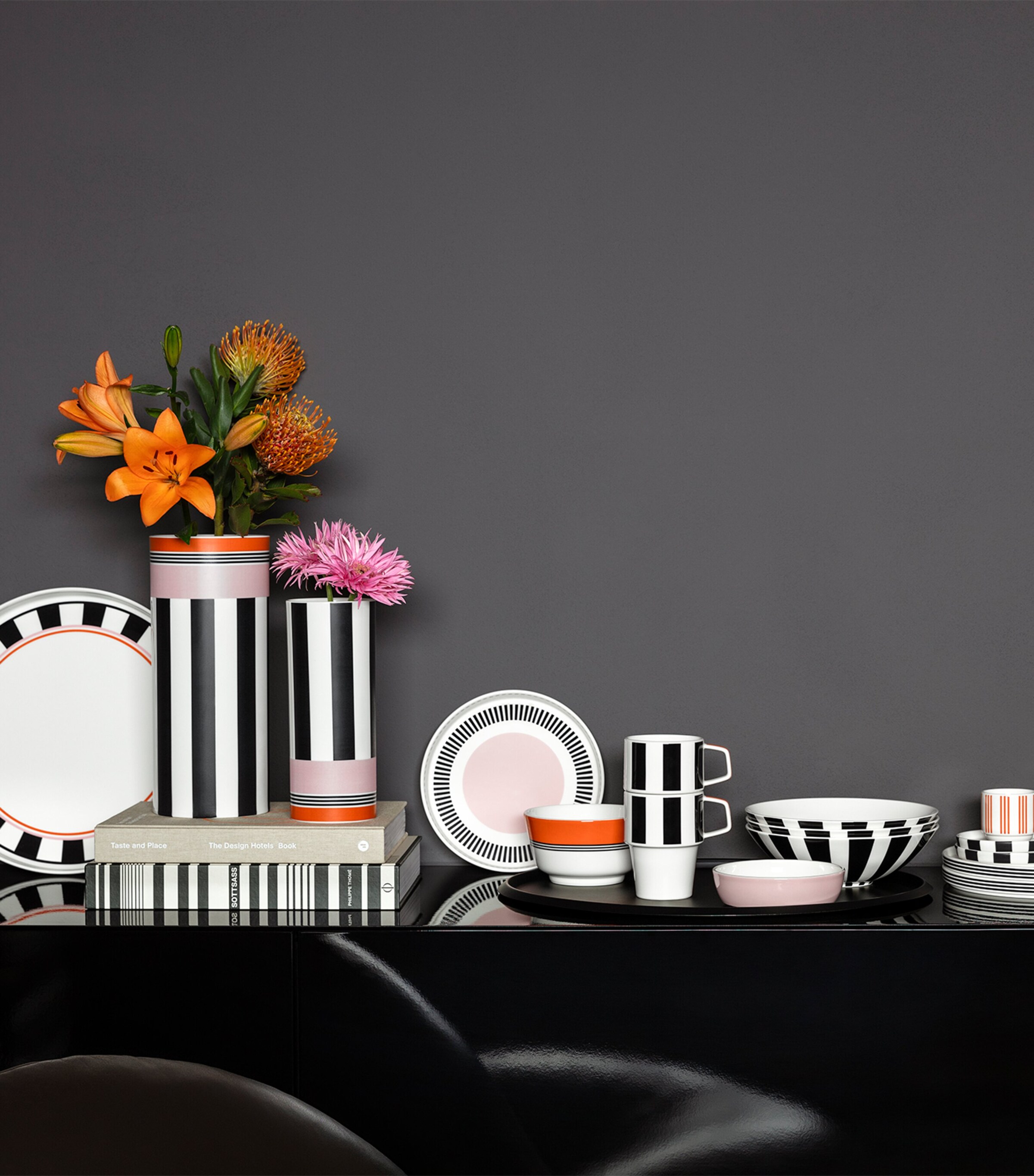 Porcelain Memphis Vase (30cm) WHITE Image 4