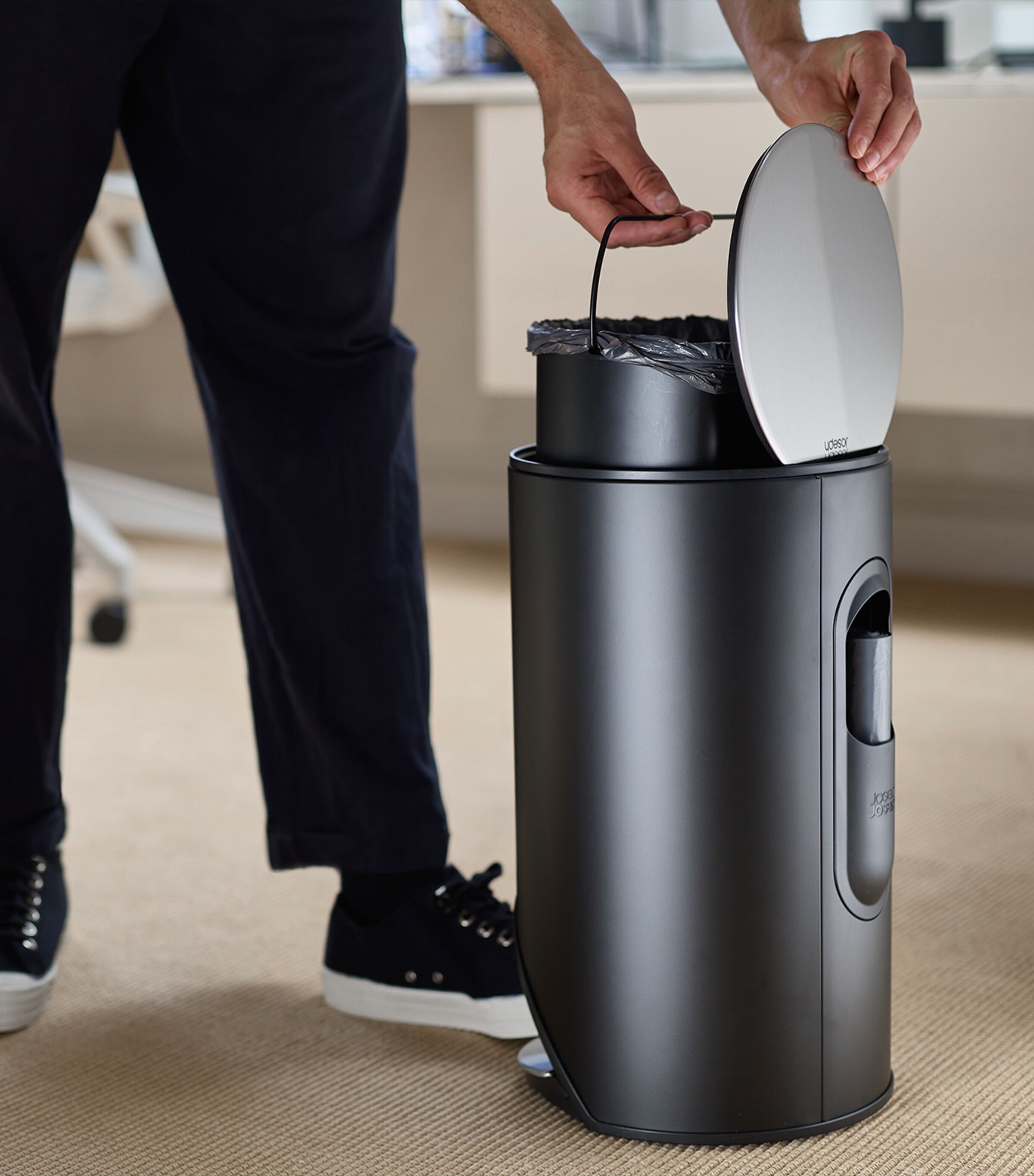 Small Easy-Push Arc Pedal Bin (10L) BLACK Image 3