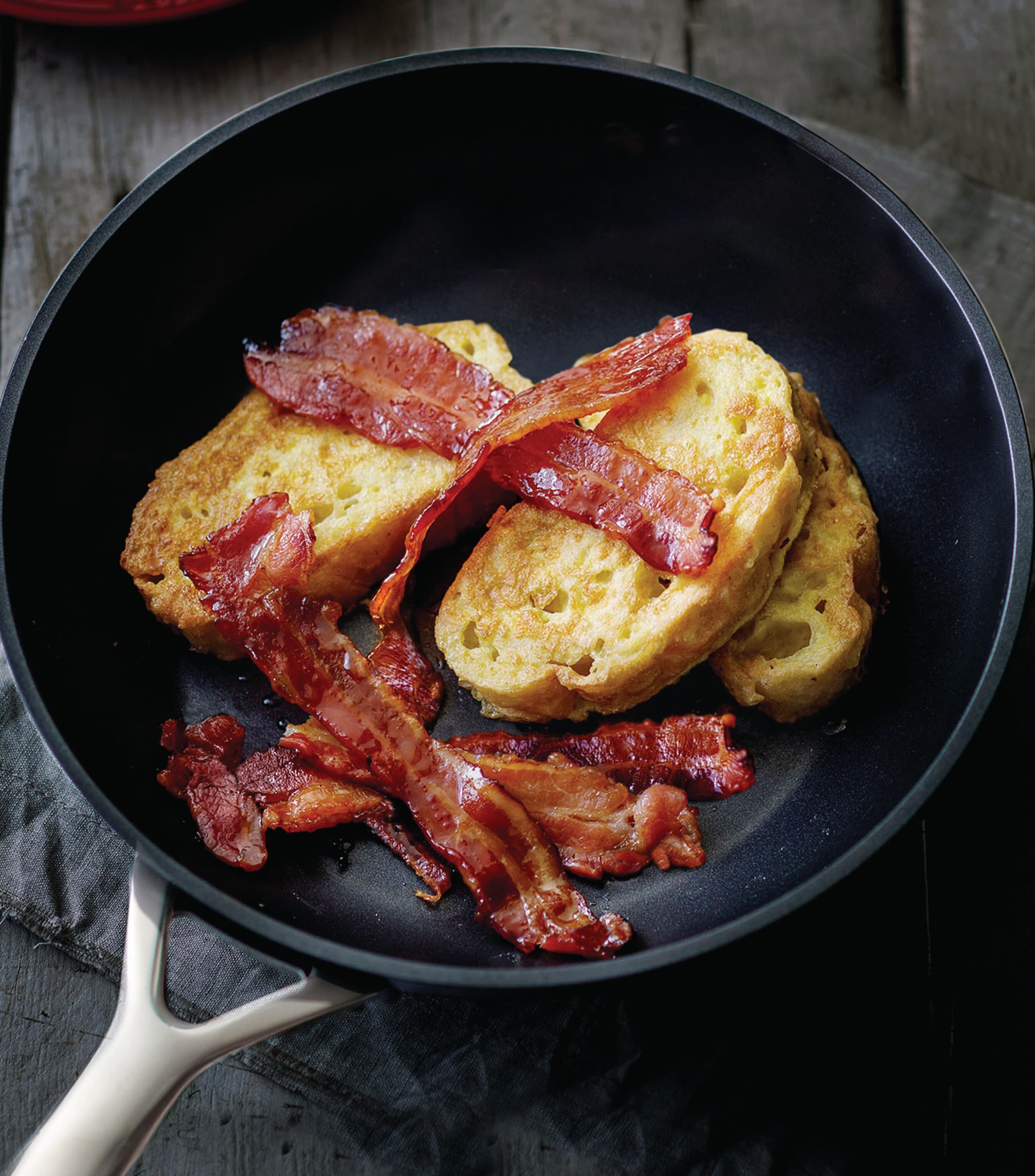 Toughened Non-Stick Aluminium Deep Frying Pan (24cm) BLACK Image 3