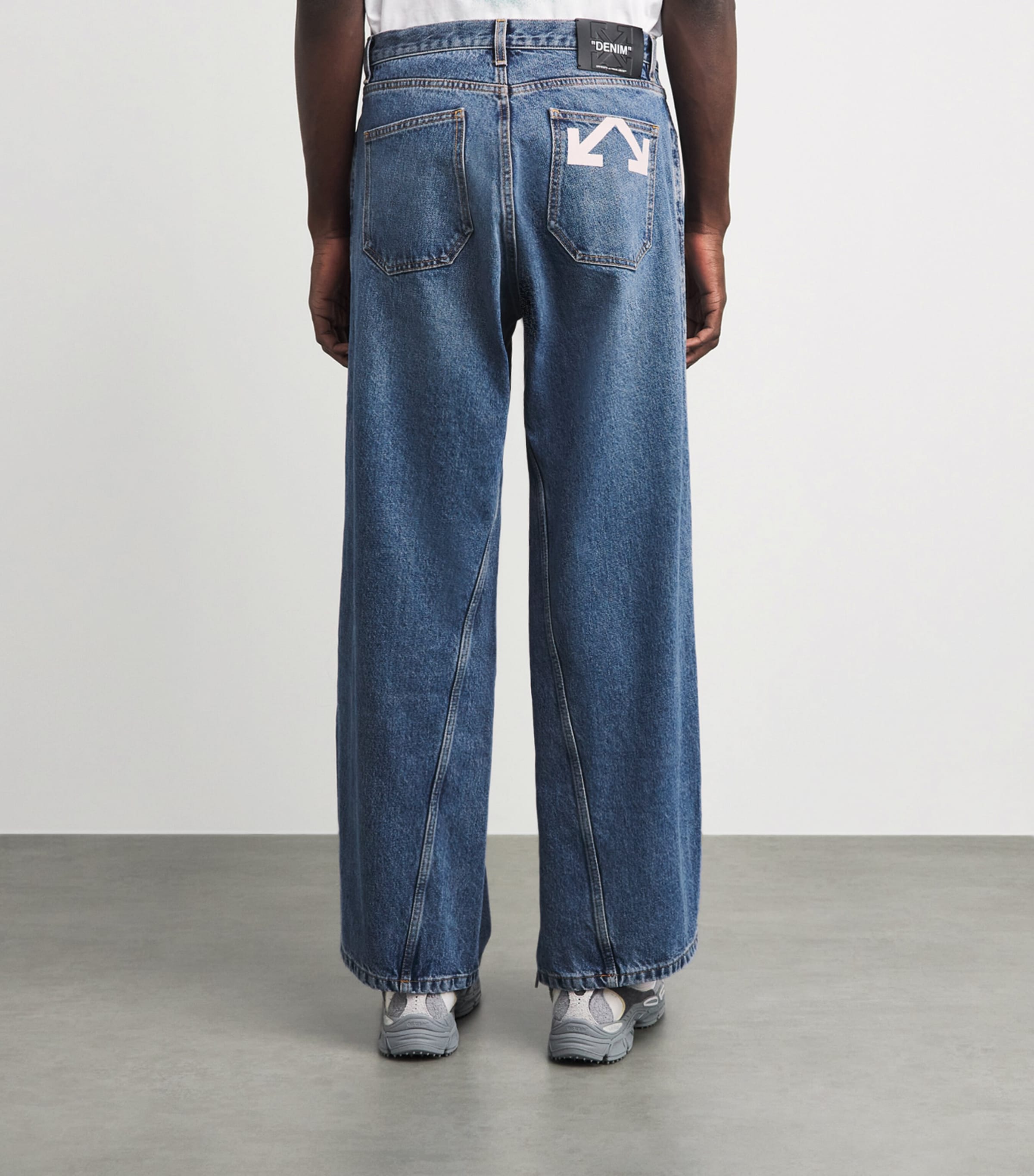 Off-White Mens Half Arrow Twist Wide-Leg Jeans Light Medi Image 5