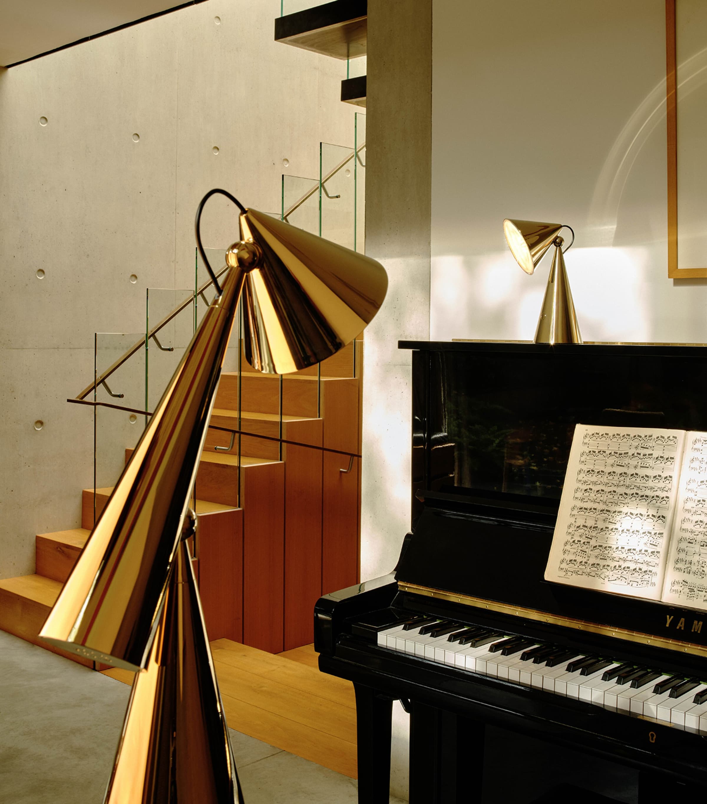 Portable Pose Table Lamp GOLD Image 9