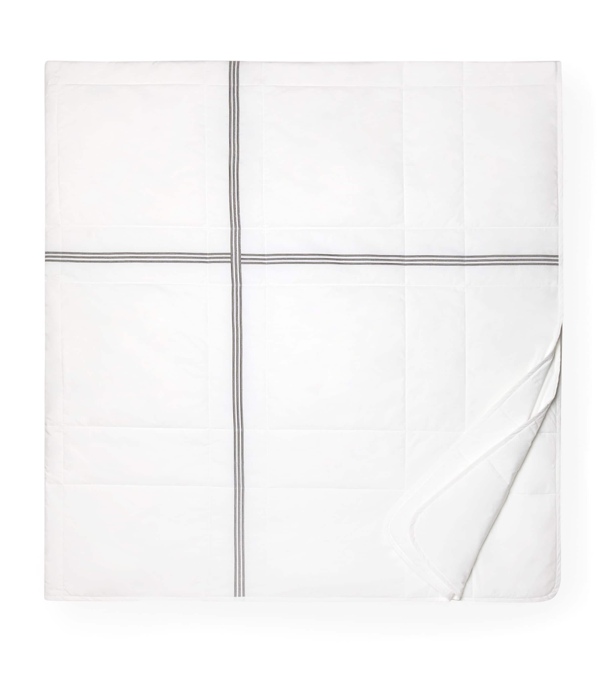 Pratesi Tre Righe Super King Quilt (290cm x 260cm) | Bedding | Designers | pratesi