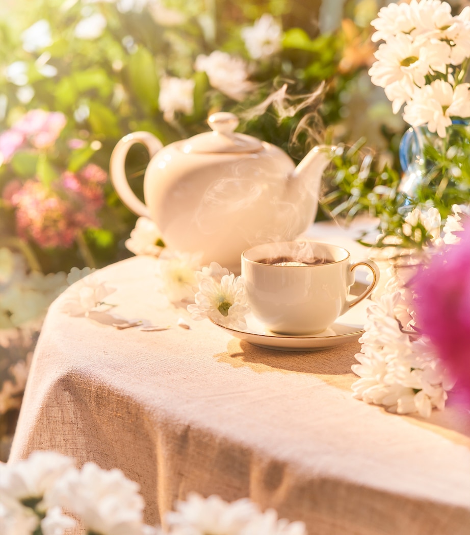 Teatime in the Conservatory Candle (250g) WHITE Image 2