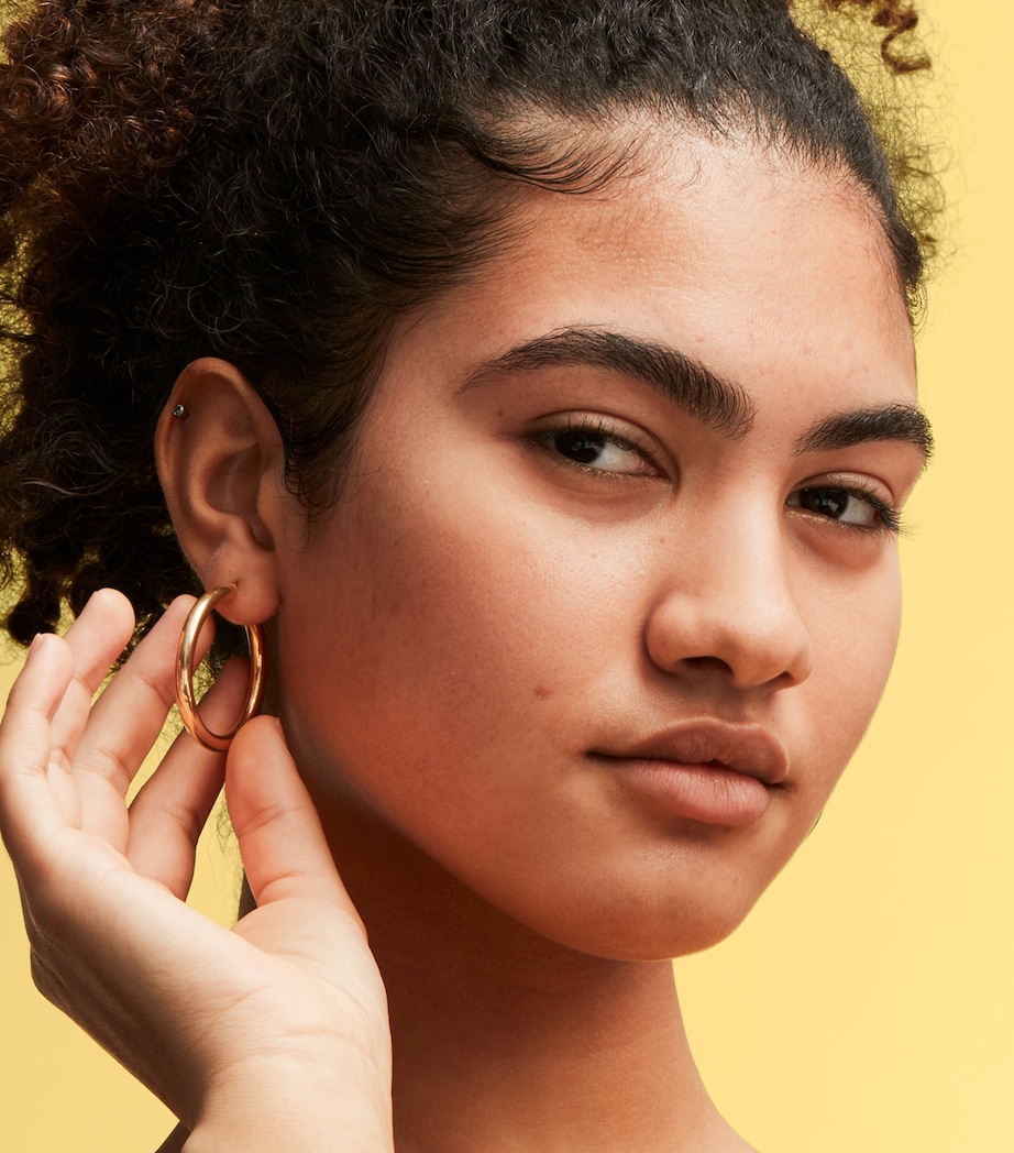 Studio Radiance Face and Body Foundation C5 Image 3