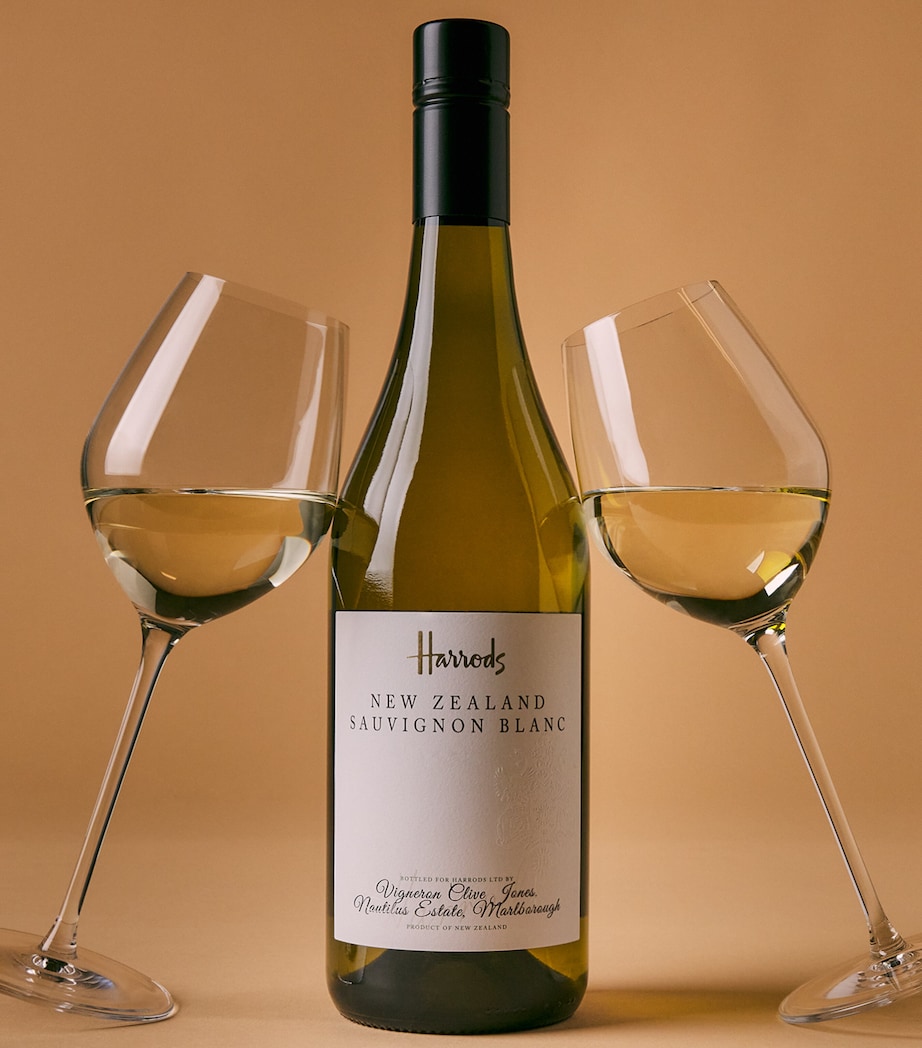 Sauvignon Blanc Wine Case (12 Bottles) - Marlborough, New Zealand WHITE Image 4
