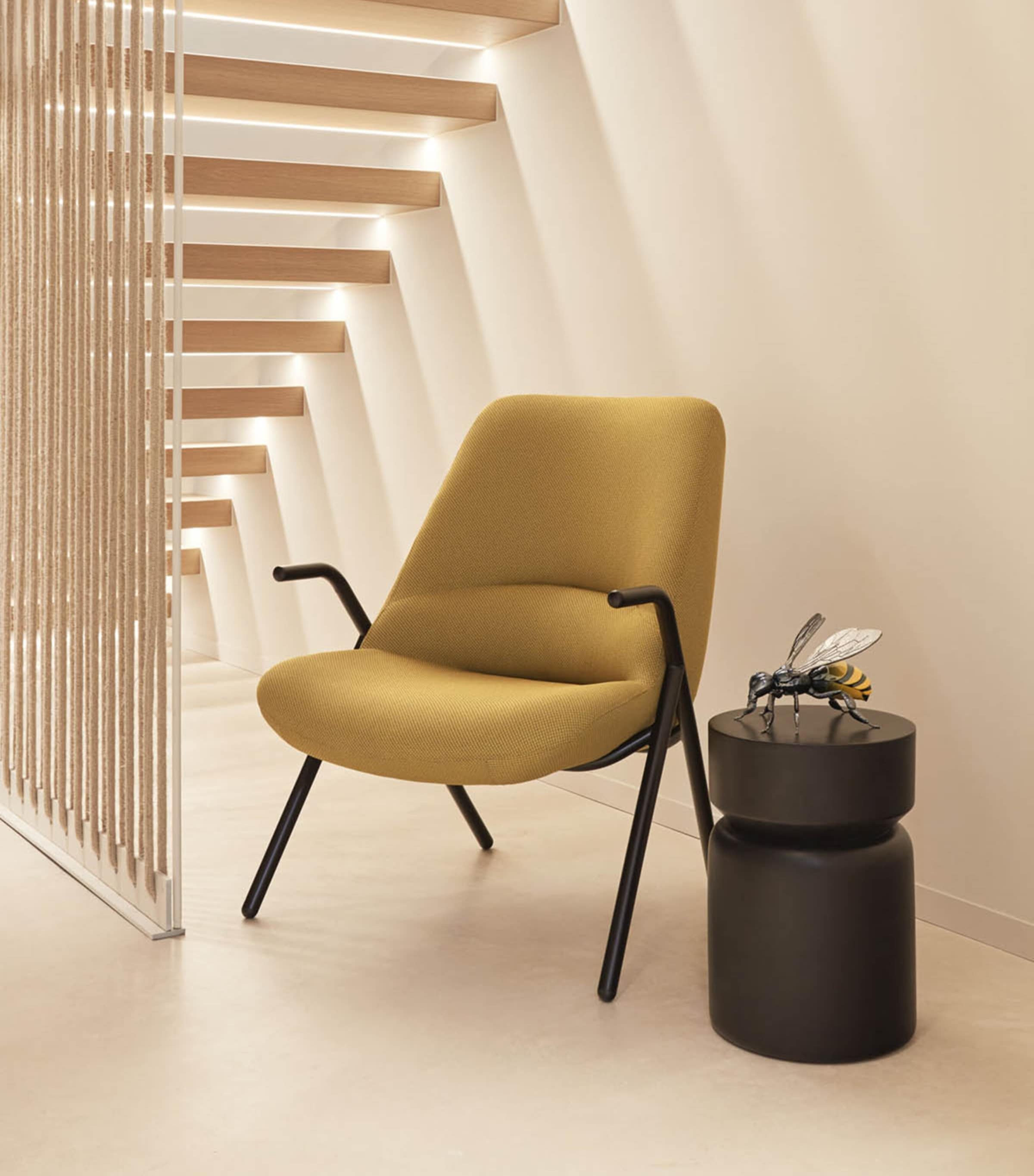 Bee Sculpture NO COLOUR Image 3