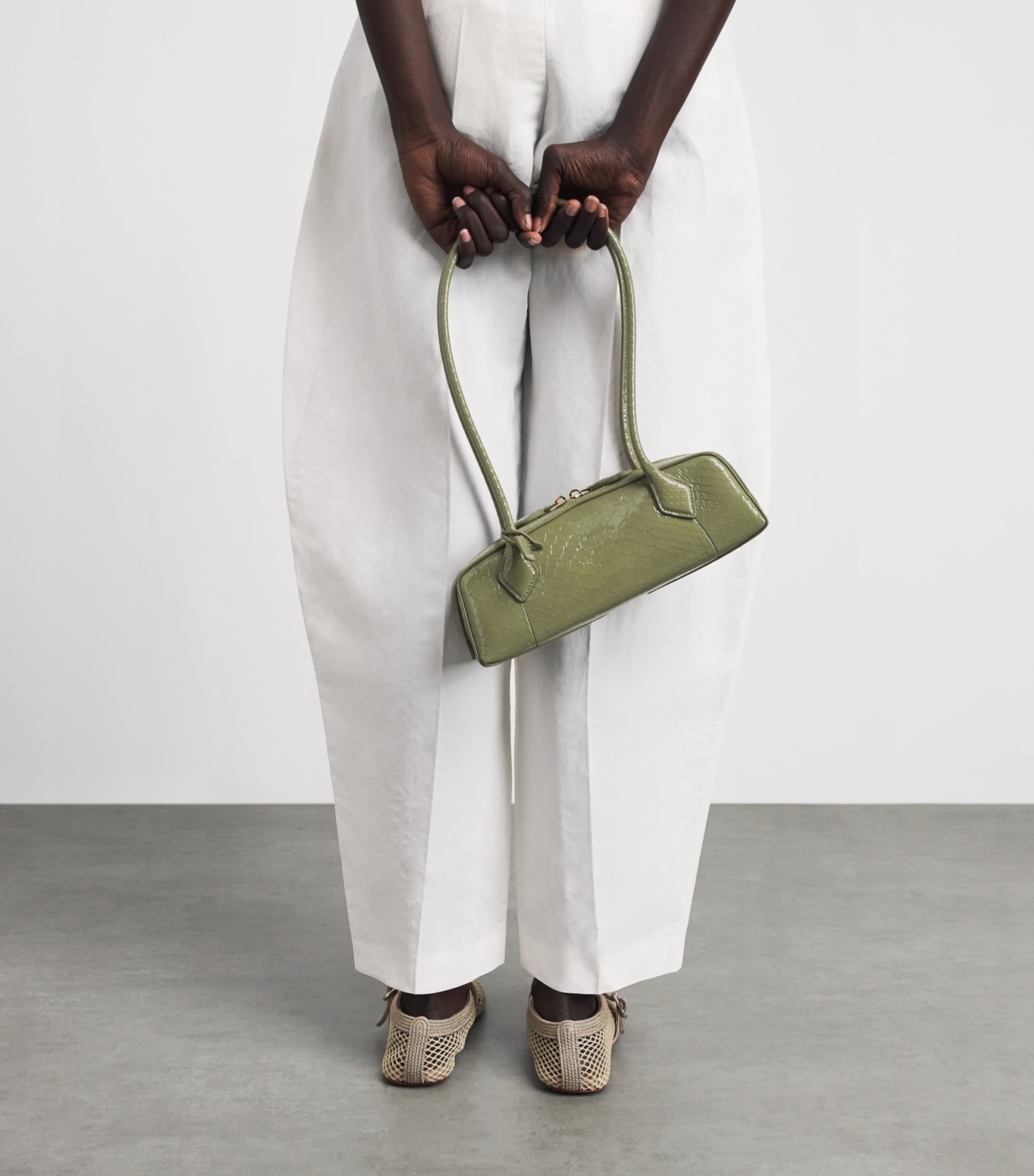 Alaïa Small Snakeskin Le Teckel Shoulder Bag Vert Militaire Image 5