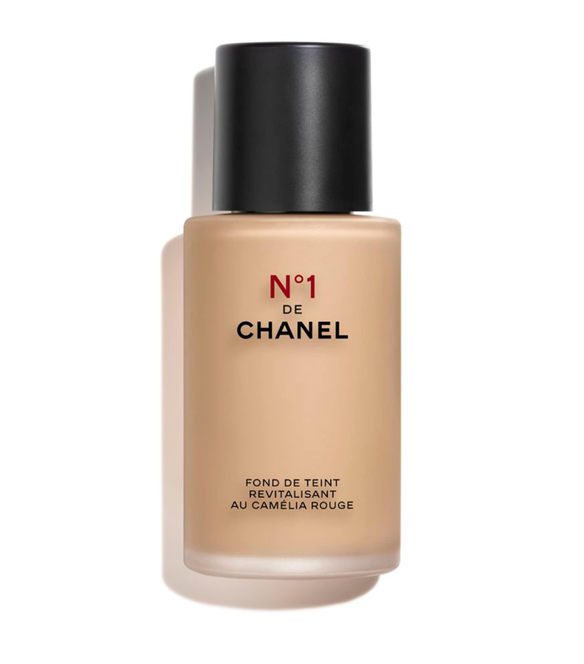 Chanel N°1 De  Revitalizing Foundation In Nude