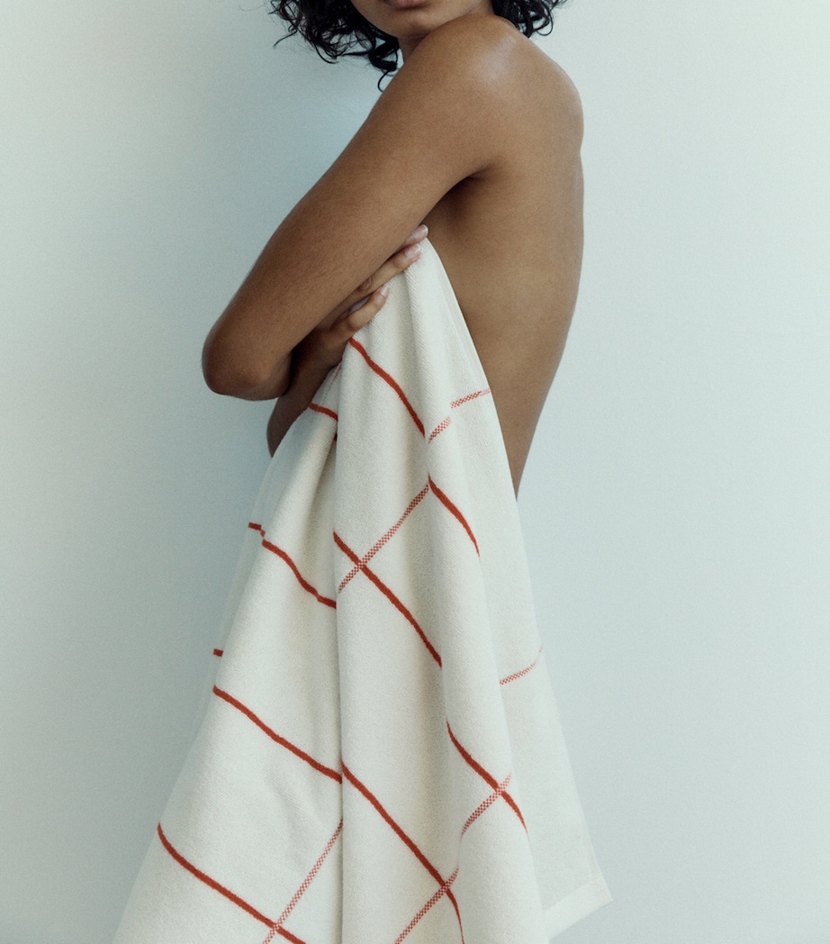 Bethell Bath Towel (70cm x 140cm) PALOMA SUN / ECRU Image 3