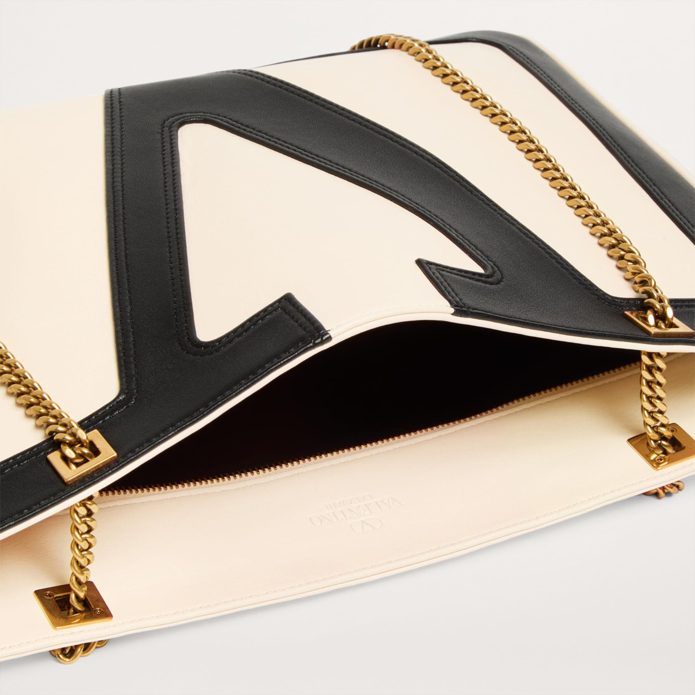 Medium Lambskin Viva Superstar Tote Bag R4V Image 3