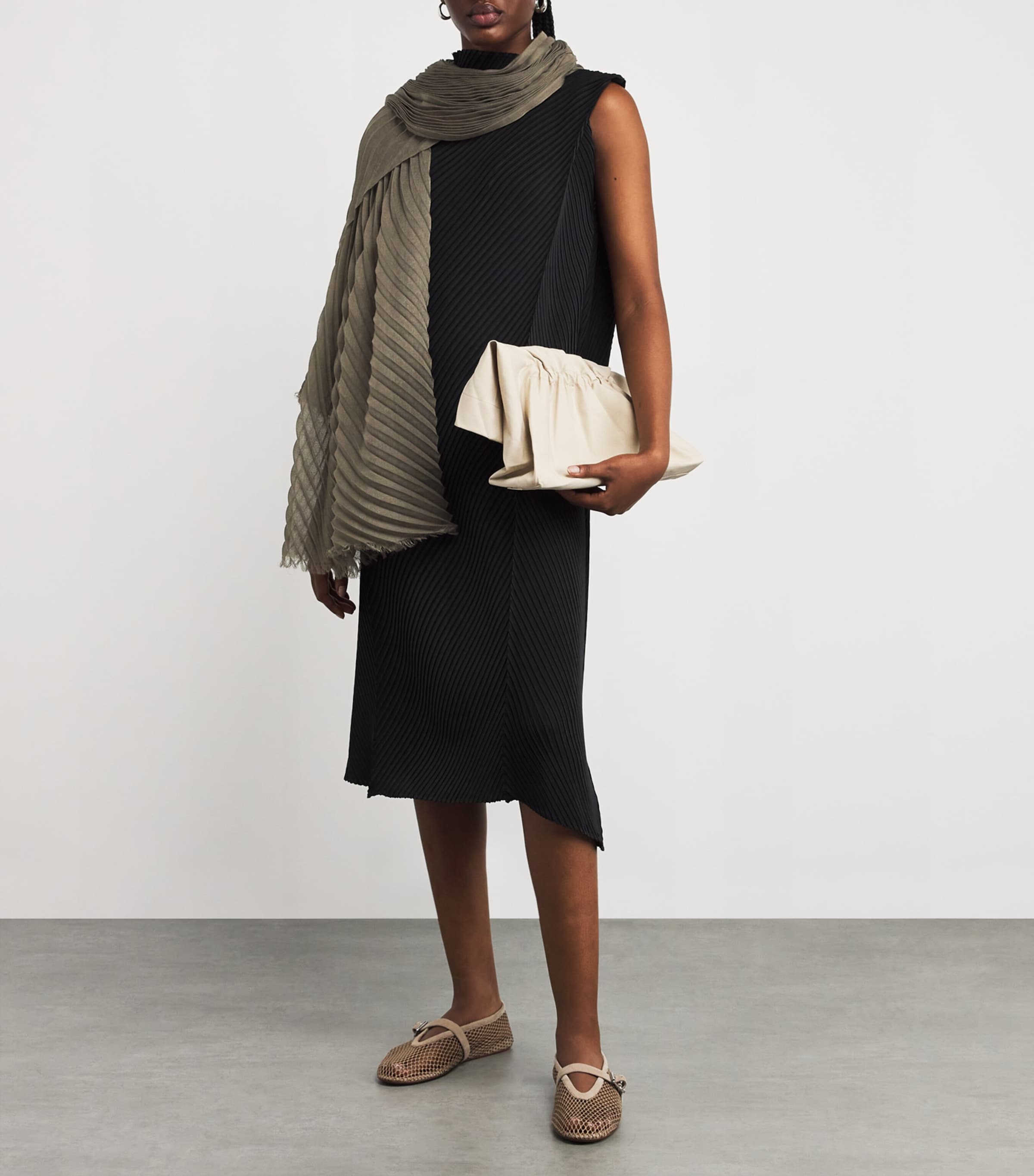 Pleated Stole KHAKI Image 2