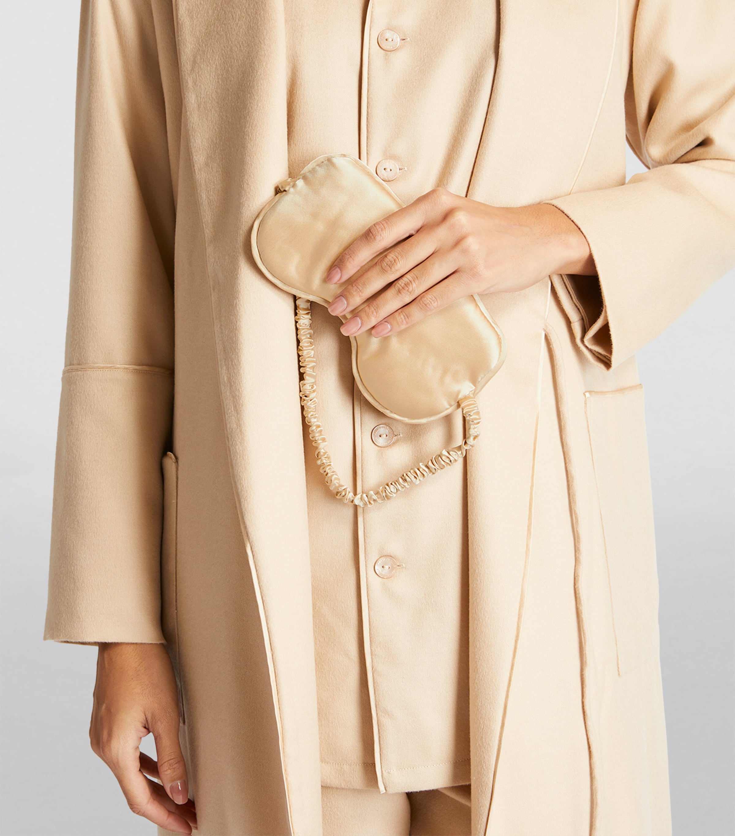 Olivia von Halle Womens Cashmere Audrey Eye Mask Muscat Image 3