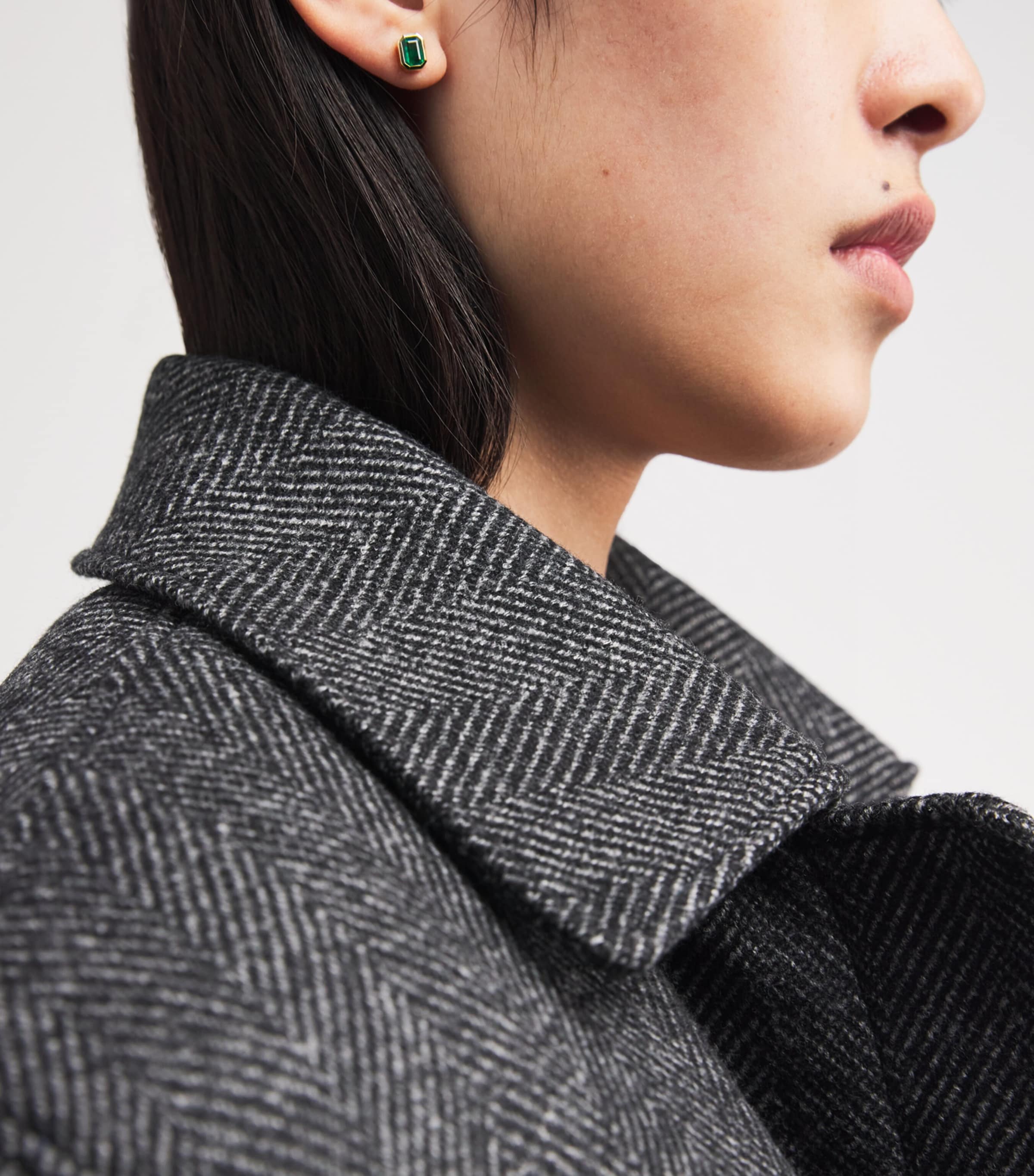 Medium Yellow Gold and Emerald Stud Earrings YELLOW GOLD Image 2