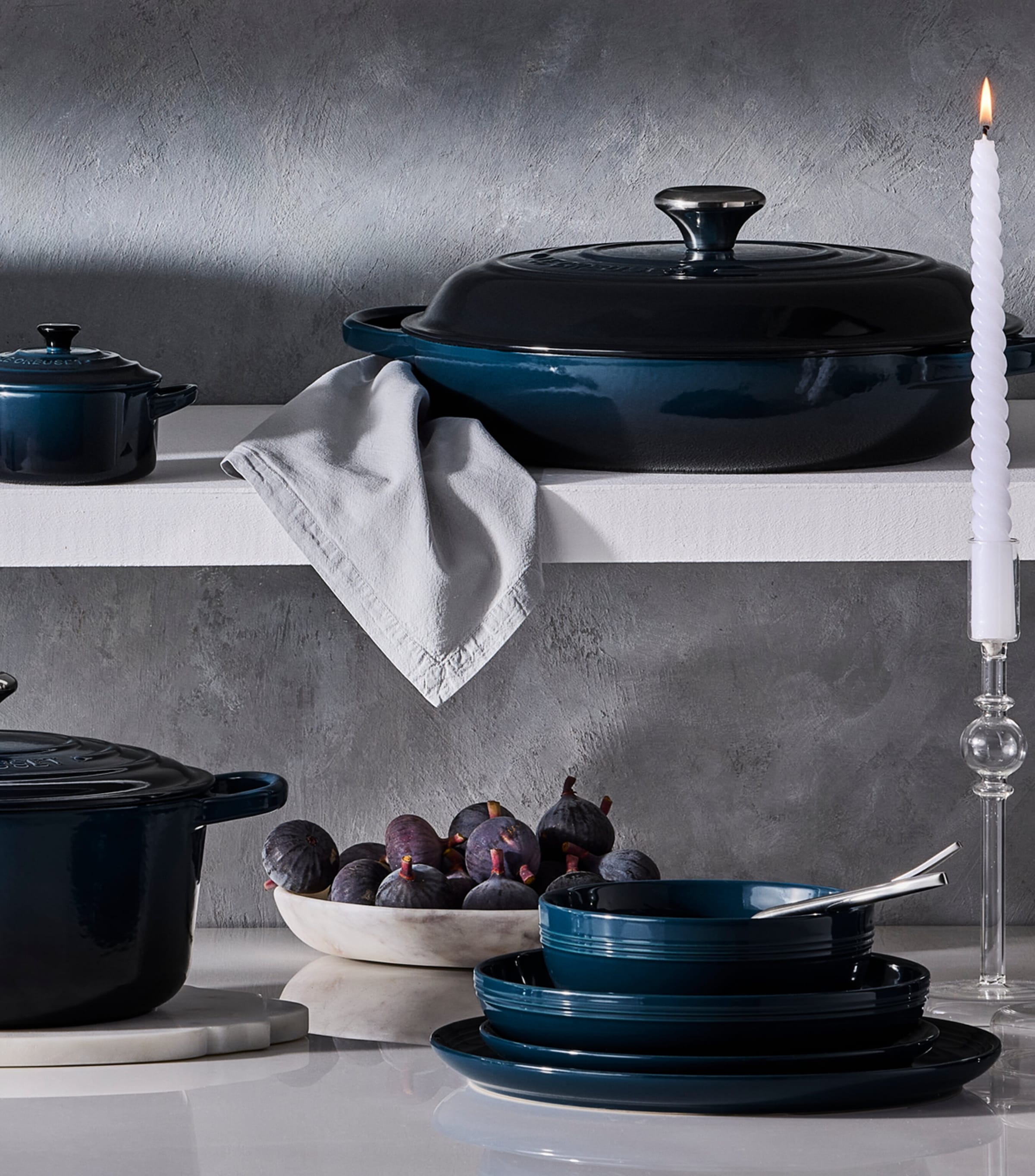 Enamelled Cast Iron Shallow Casserole Dish (30cm) BLUE Image 6