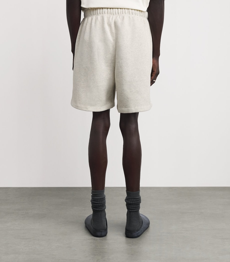 FEAR OF GOD ESSENTIALS Mens Fleece Classic Sweatshorts Oatml Hthr/lght Hthr Image 5