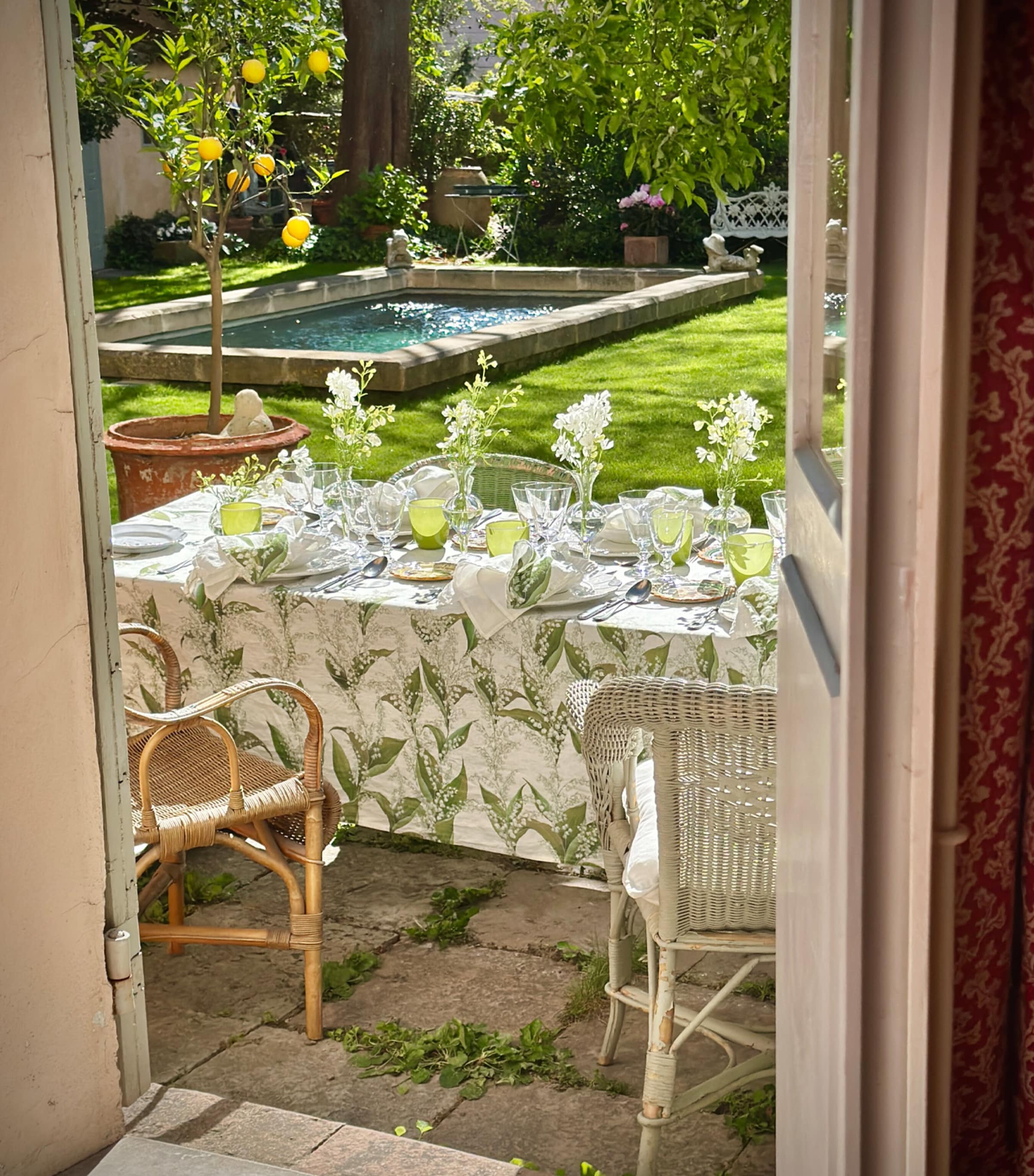 Linen Lily of the Valley Tablecloth (165cm x 380cm) WHITE/GREEN Image 6