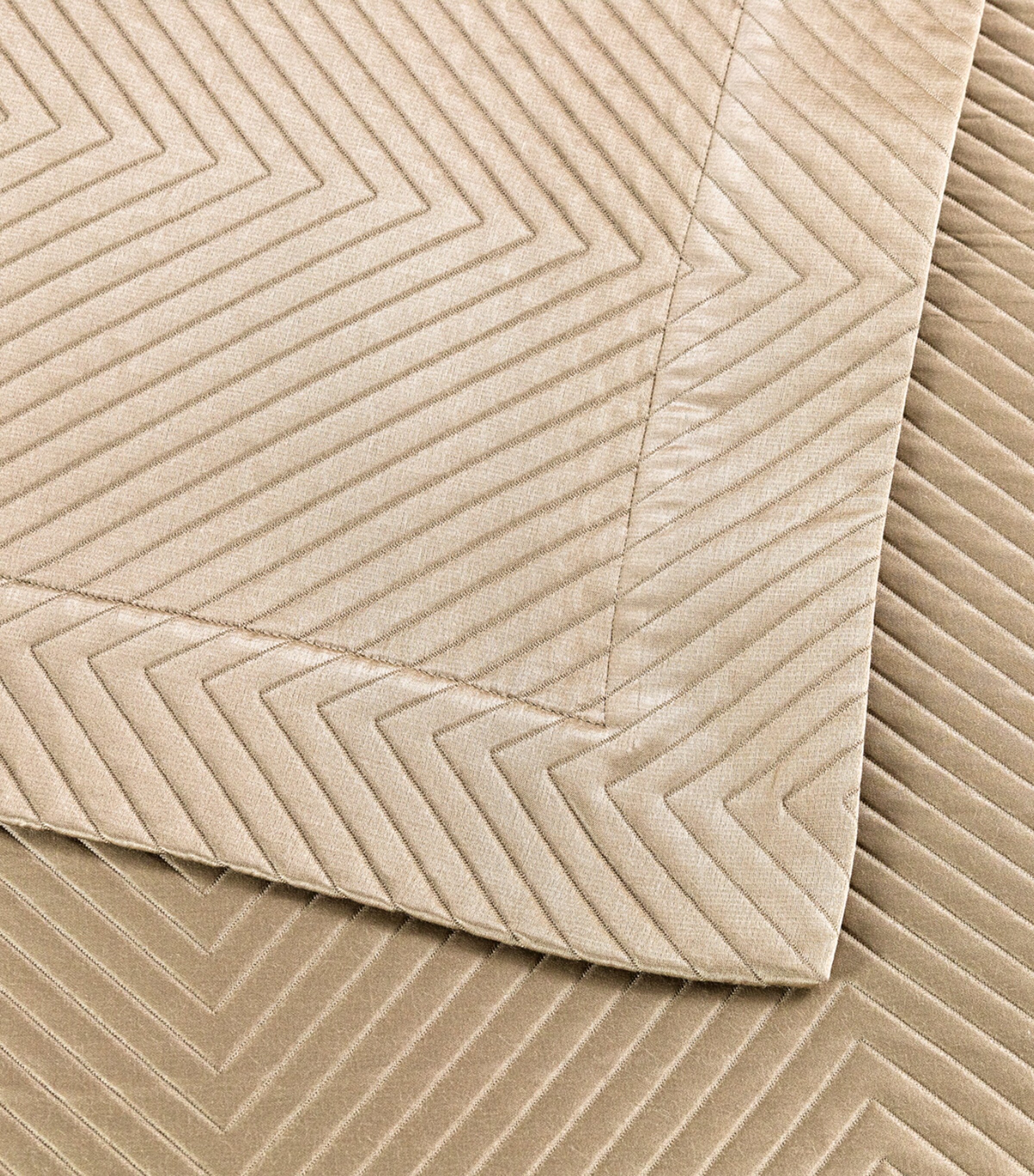 Frette Herringbone Bedspread (270cm x 260cm) Savage Beige Image 4