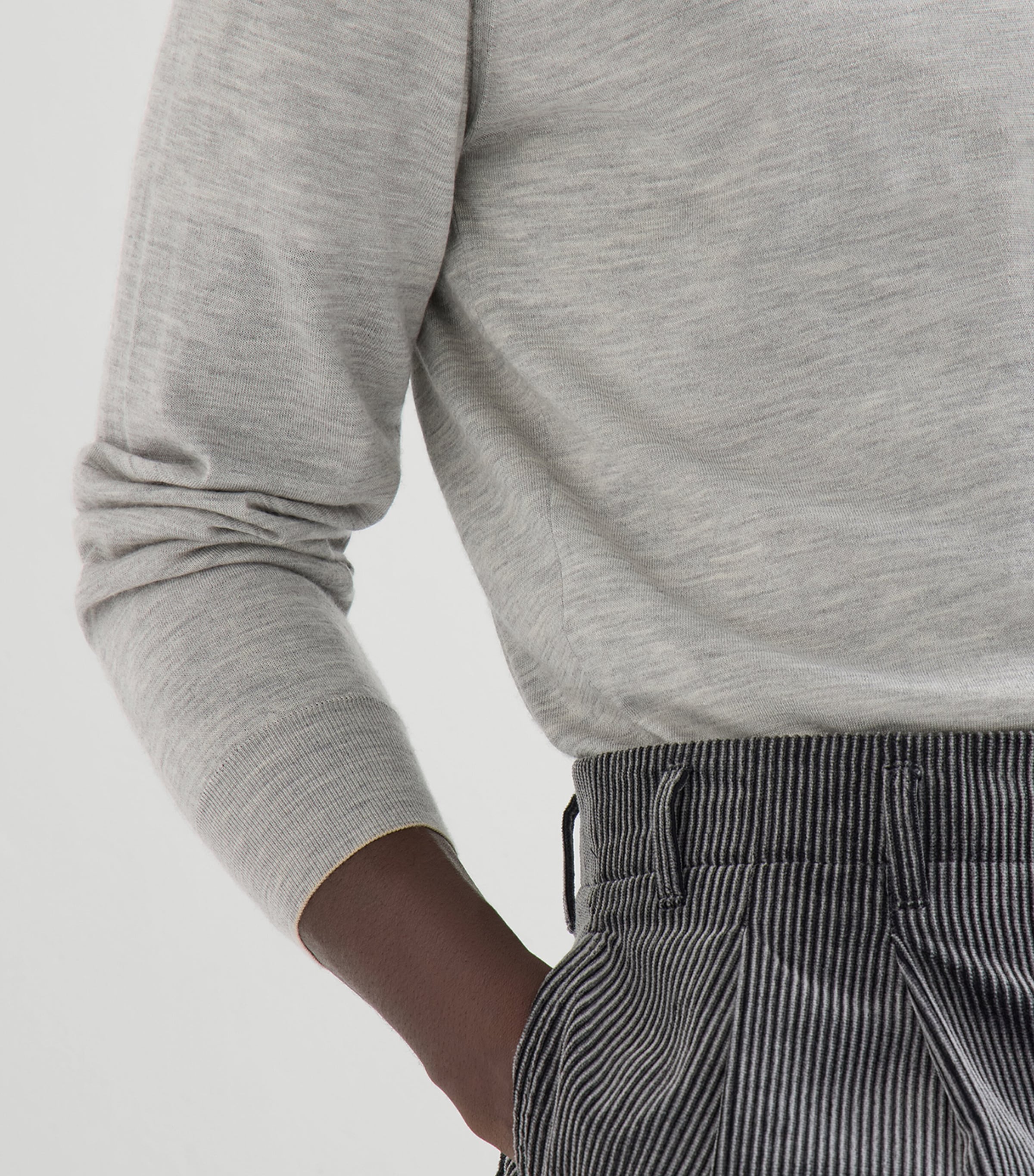 Brunello Cucinelli Mens Cashmere-Silk V-Neck Sweater Image 6